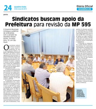 24                  quarta-feira
                     20 de março de 2013
                                                    Diário Oficial
                                                     GUARUJÁ
porto


     Sindicatos buscam apoio da
   Prefeitura para revisão da MP 595
O Governo Municipal                                 questão de soberania nacional,
                                    Pedro Rezende




                                                    e a permanência do Conselho
conseguiu audiência                                 de Autoridade Portuária (CAP)
de sindicalistas                                    como órgão deliberativo, pois no
com o senador da                                    texto da MP 595 o CAP passa a
                                                    ser apenas um órgão consultivo
república Aloysio                                   e que deverá remeter à Brasília
Nunes, na sexta-                                    as decisões dos problemas que
feira, 22, em São                                   envolvem o Porto, os municípios
Paulo                                               e trabalhadores.
                                                        O Município se comprome-




O
                                                    teu a ajudar fazendo contatos e
            movimento sindical
                                                    aproximação dos sindicalistas
            do Porto de Santos
                                                    com deputados e senadores, bem
            se reuniu, nesta se-
                                                    como com o vice-presidente da
            gunda-feira, 18, com
                                                    República, Michel Temer. O Go-
a Administração Pública, na
                                                    verno Municipal fez questão de
pauta a MP (Medida Provisória)
                                                    ressaltar que nenhum presente à
595/2012, que muda o marco
                                                    reunião era contra a moderniza-
regulatório do setor portuário. O
                                                    ção do Porto, mas que o processo
Governo Municipal que tem um
                                                    deve ser feito de uma maneira
histórico de luta em defesa dos
                                                    humana e sustentável.
trabalhadores portuários se com-
                                                        Participaram da reunião as
prometeu em ajudar a categoria
                                                    principais centrais sindicais:
e, durante o encontro, conseguiu
                                                    Força Sindical, Nova Central
uma reunião dos trabalhadores
                                                    Sindical, Cut e CTB. Os sindi-
com o senador Aloysio Nunes
                                                    catos presentes foram: Sindicato
(SP) para que eles possam discu-
                                                    dos Vigias do Estado de São
tir suas propostas à MP.
                                                    Paulo, Sindicato dos conferentes
     A Prefeitura lembrou da luta
                                                    de Carga, Sindicato dos conser-
para reintegrar 90 trabalhadores
                                                    tadores, Sindibloco, Sindicato
que perderam seus cargos duran-
                                                    da Estiva e Setraport. Também
te o processo de privatização e
                                                    participaram do encontro o pre-
até hoje não tiveram sua situação
                                                    sidente da Câmara Municipal,
regularizada e prometeu ajudar a
                                                    que estava acompanhado de
categoria, também, na luta pela
                                                    dois vereadores, o secretário de
revisão da MP 595.
                                                    Desenvolvimento Econômico
     As principais reivindicações
                                                    e Portuário e diretores da pasta
dos trabalhadores são a isono-
                                                    (Porto e Comércio).
mia entre os terminais privativos
públicos e os privados, já que
o texto da MP 595 não obriga
a contratação de trabalhadores
pelo Órgão Gestor de Mão de
Obra (OGMO), a exemplo do                           Sindicalistas
                                                    portuários se
que é expresso na Lei 8.630, co-                    reuniram com
nhecida como “Lei dos Portos”;                      representantes
reconhecimento da representação                     do poder público
sindical dos trabalhadores nos                      na segunda-feira,
                                                    no Paço Municipal
terminais; a presença da Guarda
Portuária como força de segu-
rança da Codesp nos terminais, o
que, para os sindicalistas, é uma
 