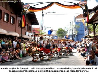 A cada edição da festa são realizados seis desfiles... a cada desfile, aproximadamente 2 mil pessoas se apresentam... e outras 20 mil assistem a esse verdadeiro show... Oktoberfest Blumenau-SC 