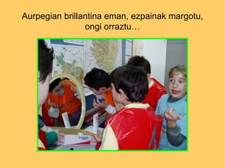 Aurpegian brillantina eman, ezpainak margotu, ongi orraztu… 