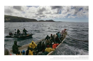 » tripulación del buque de salvamento
              marítimo “Punta salinas” y guardia Civil rescatan, en la isla canaria de tenerife, a un grupo de inmigrantes llegados desde mauritania.
» Crew of the maritime rescue vessel “Punta salinas” and Civil guard rescue a group of immigrants from mauritania on the Canary island of tenerife.
 