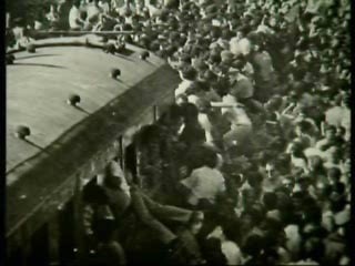 Ο ραδιοφωνικός σταθμός της
        εξέγερσης
 