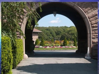 Wide angle lenses Wide Angle Lenses  are ideal for landscape photographers that want to capture all the scenery in front of them.  These lenses can capture virtually everything that your eyes see in front of you from the ground at your feet to the mountains and in the distance. They are also good for someone who photographs indoors.  They are not good for portraits because they distort facial features, making big noses! 