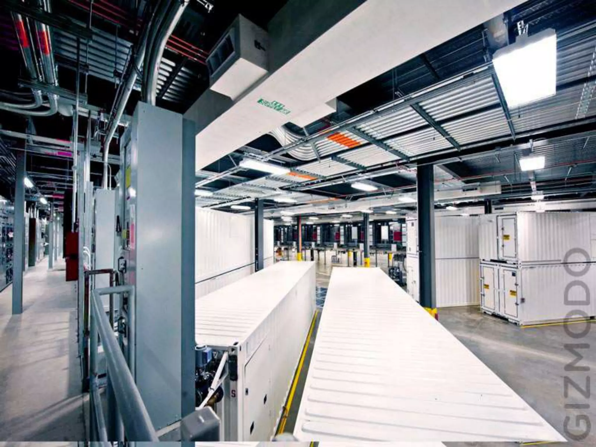 Mindswitches – Business perspectiveInvestments become costsCapEx vs. OpExDifficult to work with fixed budgets*Cloud is cheap in many casesYou rent capacity, not serversManagement is automatedIT staff will have other work to doMore innovationIT department can be bypassed for quick PoCsLow entry costs = lower barrier for innovationNew ways of generating revenue