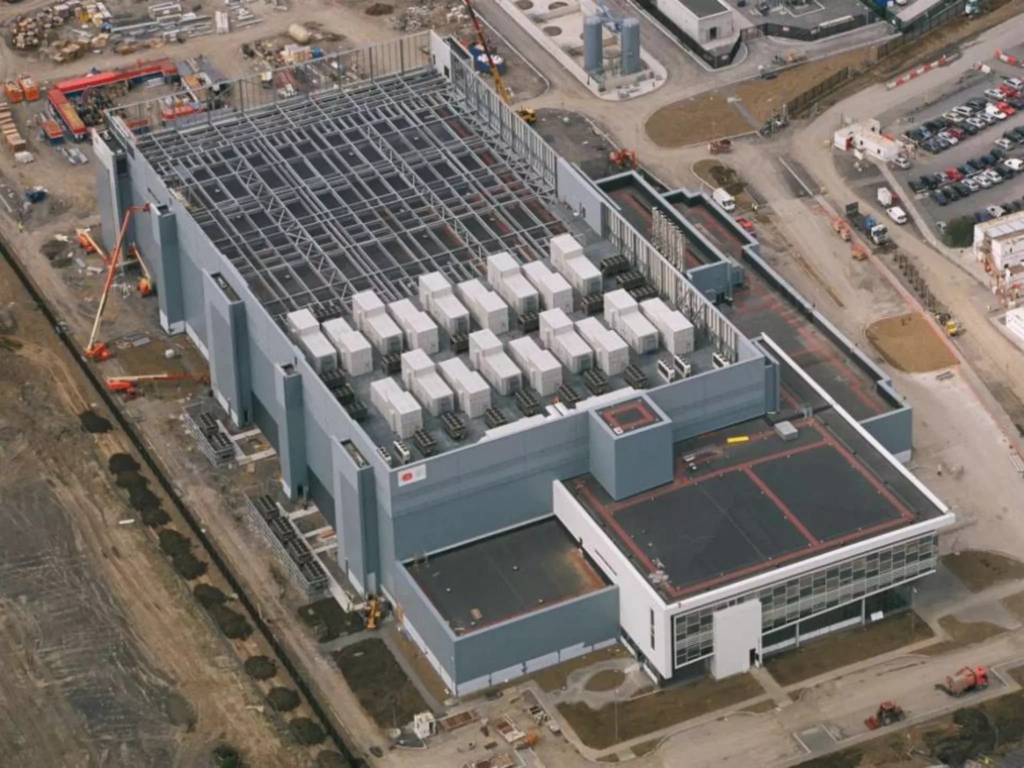 Mindswitches – IT staffYour job will look different (a little)No more server re-imaging*Less server managementMonitoring of applications, not serversArchitecture of IT becomes far more interestingOn-premises servers and machinesVirtual machines somewhere in the cloud but also domain joinedSecurityLAN/WAN capacity / interconnectivityProvisioning