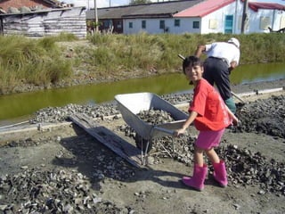 土地公 與 老鹽工   一起疼惜長大的小孩 