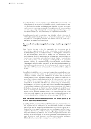 12 | RECTICEL | Jaarverslag 2011




                             Olivier Chapelle: Ik zou hieraan willen toevoegen dat het Managementcomité hard
                               heeft gewerkt aan de uitvoering van de eerste stappen van het strategische plan.
                               Een onderdeel daarvan was het toewijzen van ﬁnanciële middelen aan hogere
                               marktsegmenten met extra meerwaarde. Anderzijds vordert de vereenvoudiging
                               van de Groep gunstig, met als gevolg een aanzienlijke rationalisering van onze
                               industriële voetafdruk en een vermindering van het aantal joint ventures.

                             Etienne Davignon: Hoewel het strategische plan duidelijke indicaties biedt over de
                                richting die we op middellange tot lange termijn willen uitgaan, is er ook nood
                                aan praktische acties op korte termijn. Ik denk dat de Groep op de goede weg is
                                wat betreft de uitvoering van de strategie.

                             Wat waren de belangrijke strategische beslissingen of acties op dat gebied
                             in 2011?

                             Olivier Chapelle: Toen we in 2010 het stappenplan voor de strategie van de
                               komende jaren opstelden, was de verdere ontwikkeling van de sector Isolatie
                               duidelijk de belangrijkste prioriteit. Daarom zijn we in 2011 gestart met de bouw
                               van een nieuwe productievestiging in Frankrijk, die naar verwachting in het
                               vierde kwartaal van 2012 operationeel zal zijn. Daarnaast heeft de Groep zijn
                               investeringen in de sector Automobiel verminderd. Recticel investeerde ook
                               in de herstructurering van de vestigingen voor Soepelschuim in Spanje, het
                               Verenigd Koninkrijk en Griekenland, terwijl ook onze grootste schuimfabriek in
                               Frankrijk werd gemoderniseerd. Wat betreft de beoogde geograﬁsche expansie
                               bleef de Groep verder investeren in de ontwikkeling van de schuimverwerkende
                               activiteiten in China, en werd een eerste schuimverwerkende fabriek gebouwd
                               in India.

                             Etienne Davignon: Wij kijken met tevredenheid terug op deze ontwikkelingen, maar
                                wij blijven waakzaam met het oog op de grotere concurrentie in de toekomst.
                                De nieuwe fabriek in Frankrijk is in het licht van de marktsituatie de juiste stap
                                die we moesten nemen. Bovendien worden op die manier de operationele en
                                geograﬁsche risico’s van de Groep beperkt. Net als andere bedrijven moeten wij
                                ons voortdurend aanpassen aan wijzigende economische situaties. De sector
                                Soepelschuim staat echter niet alleen voor rationalisering en modernisering,
                                wij hebben ook de intentie om gebruik te maken van selectieve groeikansen
                                en uitbreidingsmogelijkheden. Bij het vastleggen van de strategie in 2010 wierp
                                de Raad van Bestuur op dat Recticel te veel was blootgesteld aan de Europese
                                markt en te weinig gebruik maakte van kansen in andere veelbelovende regio’s.
                                Wij zijn dan ook verheugd te merken dat de Groep tijdens het afgelopen jaar de
                                eerste succesvolle stappen in die richting heeft gezet met enkele productie- en
                                verwerkende activiteiten in India en een sterkere aanwezigheid in China.

                             Heeft het gebrek aan consumentenvertrouwen een invloed gehad op de
                             sectoren Slaapcomfort en Automobiel?

                             Olivier Chapelle: Wij kunnen niet ontkennen dat het zwakke consumentenvertrouwen
                               een negatieve invloed heeft gehad op onze activiteiten, vooral in de tweede
                               jaarhelft. Dat was het geval voor de deelactiviteit comfortschuim van de sector
                               Soepelschuim, maar logischerwijze ook voor de sector Slaapcomfort. Toch mogen
                               we dat niet dramatiseren, want de situatie was in geen geval vergelijkbaar met de
                               terugval in de herfst van 2008 en in 2009. Op jaarbasis lag de netto omzet in deze
                               sectoren slechts lichtjes lager. In de sector Automobiel hield de verkoop goed
                               stand dankzij onze brede positionering bij Duitse oorspronkelijke fabrikanten
                               (OEM’s), die ook zeer actief zijn in de export van auto’s naar Azië.
 