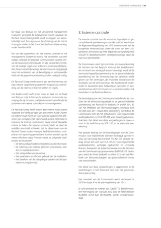 CORPORATE GOVERNANCE | 49




De Raad van Bestuur en het uitvoerend management
evalueren geregeld de belangrijkste risico’s waaraan de
                                                                3. Externe controle
Recticel Groep blootgesteld wordt en leggen een priori-         De externe controle van de vennootschappelijke en ge-
teitenlijst vast. Een algemene beschrijving van de risico’s     consolideerde jaarrekeningen van Recticel NV werd door
is terug te vinden in het ﬁnancieel deel van dit jaarverslag,   de Algemene Vergadering van 2010 toevertrouwd aan de
onder Hoofdstuk VIII.                                           burgerlijke vennootschap onder de vorm van een coö-
                                                                peratieve vennootschap met beperkte aansprakelijkheid
Een van de oogmerken van het interne controle en risk           “DELOITTE Bedrijfsrevisoren”, vertegenwoordigd door de
management systeem is tevens het verzekeren van een             heer Kurt DEHOORNE.
tijdige, volledige en precieze communicatie. Daartoe om-
vat de Business Control Guide en alle verbonden richtlij-       De Commissaris voert zijn controles uit overeenkomstig
nen de nodige regels over rollen en verantwoordelijkhe-         de normen van het Belgisch Instituut der Bedrijfsreviso-
den. Tevens wordt de nodige aandacht aan de dag gelegd          ren en levert een verslag af waarin bevestigd wordt of de
voor het verzekeren van de beveiliging en vertrouwelijk-        vennootschappelijke jaarrekening en de geconsolideerde
heid van de gegevensuitwisseling, indien nodig of nuttig.       jaarrekening van de vennootschap een getrouw beeld
                                                                geven van het vermogen, de ﬁnanciële toestand en de
De Recticel Groep werkt tevens aan een herziening van           resultaten van de vennootschap. Het Auditcomité onder-
haar interne rapporteringssystemen in geval van overtre-        zoekt en bespreekt deze halfjaarlijkse rapporten in aan-
ding van de externe of interne wetten en regels.                wezigheid van de Commissaris, en ze worden nadien ook
                                                                besproken in de Raad van Bestuur.
Het Auditcomité heeft onder meer als taak om de Raad
van Bestuur in te lichten en te adviseren omtrent de op-        De bezoldiging van de Commissaris betreﬀende de con-
volging die zij minstens jaarlijks doorvoert betreﬀende de      trole van de vennootschappelijke en de geconsolideerde
systemen van interne controle en risk management.               jaarrekening van Recticel NV bedoeld in artikel 134, §1
                                                                van het Wetboek van Vennootschappen, bedraagt EUR
De Recticel Groep heeft tevens een Interne Audit dienst         261.000 voor 2011. Naast deze bezoldiging werd door de
ingericht die werkt op basis van een Intern Audit Charter.      Commissaris EUR 42.750 gefactureerd voor bijkomende
De Interne Audit heeft als voornaamste opdracht het aﬂe-        auditopdrachten en EUR 199.900 voor belastingadviesop-
veren van verslagen met opinies and andere informatie in        drachten. Het detail van deze vergoedingen is opgeno-
hoeverre de interne controle erin slaagt vooraf bepaalde        men in de toelichting op VOL 5.15 in de statutaire jaar-
criteria te halen. De interne controle heeft als doel de        rekening.
redelijke zekerheid te bieden dat de objectieven van de
Recticel Groep inzake strategie, bedrijfsactiviteiten, com-     Het globale bedrag van de bezoldigingen van de Com-
pliance en reporting gerealiseerd kunnen worden op de           missaris voor bijkomende diensten bedraagt op het ni-
meest eﬃciënte wijze. Hiertoe tracht ze volgende doel-          veau van de Groep Recticel EUR 779.427. Dit globale be-
einden te verzekeren:                                           drag omvat een som van EUR 705.927 voor bijkomende
   − de betrouwbaarheid en integriteit van de informatie;       auditopdrachten, wettelijke opdrachten en corporate
   − de naleving van policies, plannen, procedures, wet-        ﬁnance. Aangezien de totale honoraria voor de diensten
     ten en overeenkomsten;                                     van de Commissaris op groepsniveau EUR 850.323 bedra-
   − het veilig stellen van de activa;                          gen, werd de limiet bedoeld in artikel 133 van het Wet-
   − het spaarzaam en eﬃcient gebruik van de middelen;          boek van Vennootschappen op geconsolideerd niveau
   − het bereiken van de vastgelegde doelen van de ope-         niet overschreden.
     raties en programma’s.
                                                                Het detail van deze vergoedingen is opgenomen in de
                                                                toelichtingen in het ﬁnancieel deel van het geconsoli-
                                                                deerd jaarverslag.

                                                                Het mandaat van de Commissaris werd hernieuwd in
                                                                2010 en loopt af na de jaarvergadering van 2013.

                                                                Er valt tenslotte te noteren dat “DELOITTE Bedrijfsreviso-
                                                                ren” met ingang van 1 januari 2012 door de heren William
                                                                BLOMME en/of Kurt DEHOORNE wordt vertegenwoor-
                                                                digd.
 