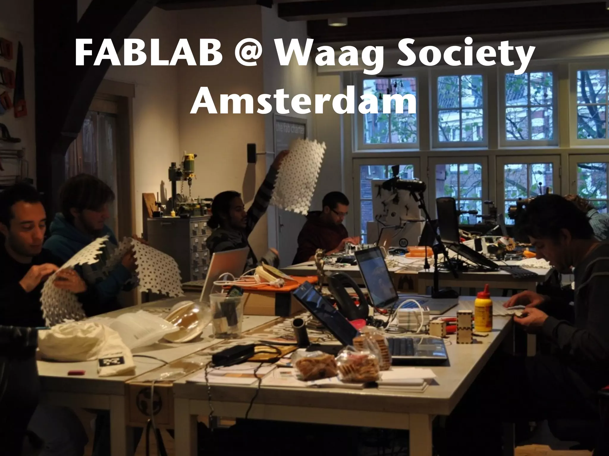 OPEN OVERHEID




         FABLAB @ Waag Society
              Amsterdam
 