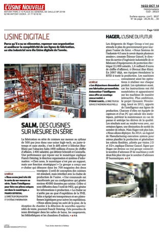 ANTONY PARC II 10 PLACE DU GENERAL DE GAULLE BP 20156 
92186 ANTONY CEDEX - 01 77 92 92 92 
16/22 OCT 14 
Hebdomadaire 
OJD : 28323 
Surface approx. (cm²) : 9537 
N° de page : 28,29,30,...,50 
Page 12/22 
USINE DIGITALE 
Parce qu'il a su se réinventer, repenser son organisation 
et améliorer la compétitivité de ses lignes de fabrication, 
un site industriel sera élu Usine digitale de l'année. 
SALM, DES CUISINES 
SUR MESURE EN SÉRIE 
La fabrication en série de cuisines sur mesure au rythme 
de 500 par jour dans une usine high-tech, en juste-à-temps 
Rhin) par l'alsacien Balm (400 millions d'euros de chiffre 
d'affaires, 1400 salariés), qui détient Schmidt et Cuisinella. 
Une performance qui repose sur le numérique explique 
Franck Ostertag, le directeur organisation et système d'infor-mation: 
mais une fonction stratégique ! » Le groupe a conçu une 
e-chaîne qui démarre dans les 700 magasins des deux 
LIPPI2 
6938961400505/GPP/OTO/3 
et sans stocks, c'est le défi relevé à Sélestat (Bas- 
«Chez nous, le numérique n'est pas un support, 
Tous droits réservés à l'éditeur 
LE DÉCLIC 
« Nous avons joué très tôt 
la carte du sur-mesure en 
série. Toute l'intelligence 
pour faire ces pièces uniques 
est dans le numérique. » 
FRANCK OSTERTAG, 
LE DIRECTEUR ORGANISATION 
ET SYSTÈME D'INFORMATION 
enseignes. L'outil de conception des cuisines 
est standard, mais interface avec la chaîne de 
production de l'usine. «Une commande est 
transformée par un configurateur qui génère 
environ 40 000 données par cuisine. Celles-ci 
sont diffusées dans l'outil de MES, qui génère 
les informations à production. » La chaîne ne 
s'arrête pas au quai d'expédition de la PME. 
Salm a équipé ses transporteurs et ses plates-formes 
logistiques pour suivre les expéditions. 
«Nous allons jusqu'au suivi de la pose, de la 
réception du chantier à la détection de nouvelles opportu-nités 
de vente, poursuit Franck Ostertag. Cela permettra de 
nous développer dans les salles de bains, les rangements, 
les bibliothèques et les chambres d'enfants. » u P.D. 
HAGER, L'USINE DU FUTUR 
Les dirigeants de Hager Group n'ont pas 
attendu le plan du gouvernement pour ima-giner 
l'usine du futur. «Nous faisions de 
l'industrie 4.0 sans le savoir depuis plusieurs 
années », constate Étienne Gancel, le direc-teur 
du service d'ingénierie industrielle de ce 
fabricant d'équipements de protection élec-trique 
(11400 salariés, 1,6 milliard d'euros 
de chiffre d'affaires), à Obernai (Bas-Rhin). 
En 2007 déjà, ses équipes étendaient la 
RFID à toute la production. Les machines 
LE DÉCLIC 
« Les disjoncteurs demandent 
une fabrication personnalisée. 
Automatiser l'intelligence 
nous offre un avantage 
concurrentiel. » 
ÉTIENNE CANCEL, LE DIRECTEUR DU 
SERVICE D'INGÉNIERIE INDUSTRIELLE 
connaissent ainsi les opéra-tions 
à réaliser sur chaque 
produit. Les opérateurs aussi, 
car les instructions ont été 
numérisées et apparaissent 
sur les machines de manière 
interactive. Plus ambitieux, 
le projet Dynamic Monito-ring, 
lancé en 2011, apporte 
de l'intelligence aux lignes de 
production. Chacune d'elles est équipée de 
capteurs et d'un PC qui calcule des statis-tiques, 
prévient la maintenance en cas de 
panne et anticipe les dérives de la qualité. 
Les résultats sont au rendez-vous avec, sur 
certaines lignes, une diminution de moitié du 
nombre de rebuts. Mais Hager voit plus loin. 
«Nous allons déployer, fin 2014, un logiciel 
de Manufacturing execution system pour 
mieux planifier la production et généraliser 
les robots flexibles, pilotes par vision 2D 
et SD», explique Étienne Gancel. Signe que 
Hager est devenu un vrai groupe connecté : 
le nombre d'adresses IP de machines y croît 
deux fois plus vite que le nombre d'adresses 
IP bureautiques, u F. P. 
 
