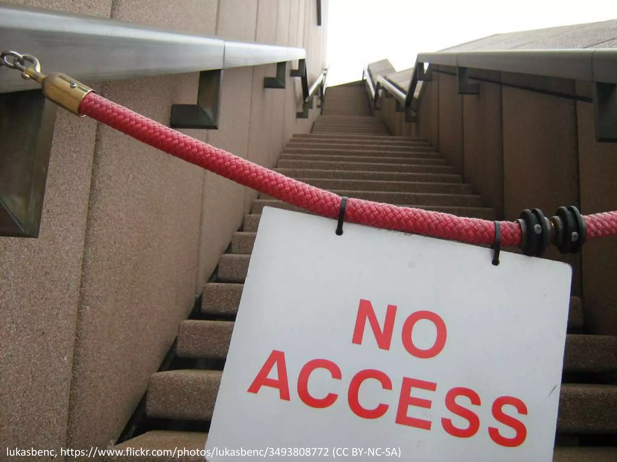 lukasbenc, https://www.flickr.com/photos/lukasbenc/3493808772 (CC BY-NC-SA)
 