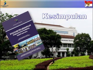 Indikator Pendidikan
Angka Partisipasi Sekolah membaik, namun perlu peningkatan akses pendidikan menengah
dan tinggi serta kualitas pendidikan dan peningkatan akses bagi masyarakat miskin
0
5
10
15
20
25
30
35
40
45
SMA SMK SMA SMK
Public Private
students
Student
Teacher Ratio
Student
Classroom
Ratio
Perbandingan jumlah siswa dan guru
serta perbandingan siswa dan kelas
Sumber: PDSP (2009/2010)
Perkembangan nilai PISA siswa Indonesia, 2003-2012
• Program sertifikasi kompetensi guru berhasil meningkatkan
kesejahteraan guru tetapi belum mampu meningkatkan mutu dan hasil
pembelajaran siswa.
• Hasil PISA menunjukkan nilai sains dan membaca memburuk,
sementara matematika mengalami perbaikan tapi tidak signifikan.
0
.2
.4
.6
.8
1
Peluanguntukbertahan
0 1 2 3 4 5 6 7 8 9 10 11 12
Lama sekolah (tahun)
Q-1 Q-2 Q-3 Q-4 Q-5
16-18 Tahun
Angka melanjutkan penduduk usia 16-18 tahun pada pendidikan
menengah masih rendah terutama pada quintil 1
112.5
117.0
116.2
94.1
95.2
95.8
81.2
98.1 103.9
65.2
74.2
78.8
48.3
69.6
78.7
14.6
18.4
27.9
-
20.0
40.0
60.0
80.0
100.0
120.0
2004 2005 2006 2007 2008 2009 2010 2011 2012
APKSD/sederajat APM SD/sederajat APKSMP/sederajat
APM SMP/sederajat APKSMA/sederajat APKPT
KIBI KIBII
Perkembangan APM dan APK
menurut Jenjang Pendidikan, 2003-2012
 