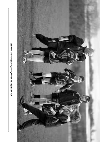 33
Robbiecoachingthefinerpointsofrugbyunion.
 