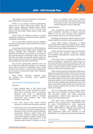 Farklı ülkelerin kamu alım sistemlerinin incelenmesine
ilişkin değerlendirme sonuçlarına göre;
Merkezi (ve yarı merkezi) satınalma uygulamalarına
yönelik artan bir eğilim olduğu tespit edilmiş olup bu
eğilimin, merkezi satınalmanın sağladığı; etkinlik, şeffaﬂık,
hesap verebilirlik, rekabetçilik ve de en önemlisi bütçe
tasarrufu gibi kazanımların dikkate alınarak ortaya çıktığı
görülmektedir.
Hemen hemen tüm ülkelerde; yerleşik bir e-tedarik
uygulamasının olduğu ya da kurulması yönünde çalışmalar
yürütüldüğü görülmektedir.
Her ne kadar ülkeler arasında yöntemsel farklılıklar
olsa da çerçeve anlaşmalar, tedarik sistemlerinin kilit taşlarını
oluşturmaktadır.
Çevreyeduyarlıürünlerintedarikive“KOBİfaaliyetlerine
destek” konusunda devlet politikası olarak temellendirilen
kurumsal politikalar takip edilmektedir. Özellikle AB
ülkelerinde “yeşil tedarik” ve çevre dostu mal ve hizmetlerin
alımı yönünde belirgin bir farkındalık ve eğilim vardır. İhale
ilanlarında yeşil tedarik kapsamındaki ürünlere kullanıcının
ilgisini çekmesi amacıyla ayrı işaret ve imgeler yerleştirilmiş,
devlet politikalarıyla yeşil tedarik özendirilmiştir.
Pek çok ülke uygulamasında; satınalma işlemi, ayrı
bir uzmanlık alanı olarak kabul edilmekte ve bu kapsamda
yoğun eğitim programları sunulmaktadır. Ayrıca, tedarik
sisteminin etkin kullanımı ve çalışan profilinin geliştirilmesi
için de personel ve katılımcılara yönelik eğitim faaliyetleri
düzenlenmektedir.
Diğer taraftan, kurumların neredeyse hiçbiri
stok politikası takip etmemekte, üretim faaliyetleri
bulunmamaktadır.
Kamu Alımlarının Türkiye’deki Görünümü
Ülkemizde;
• Maliye Bakanlığı Bütçe ve Mali Kontrol Genel
Müdürlüğü Kamu Alımları Koordinasyon Dairesi;
kamu alımları konusunda ulusal ve uluslararası
gelişmeleri takip etmek ve değerlendirmek
suretiyle genel ekonomik politika ve stratejiler
çerçevesinde kamu alımlarına ilişkin temel
politikaları oluşturmakla,
• Kamu İhale Kurumu, kamu alımları alanında
düzenleyici ve ihtilaf çözücü olarak görev yapmakla,
• DMO ise kamu kurum ve kuruluşlarının ihtiyacı olan
mal ve hizmetlerin kamu yararı gözetilerek, kamu
kaynaklarının etkin ve verimli biçimde kullanılması,
savurganlığın önlenmesi, faaliyet alanına giren
ihtiyaç konusu malzemenin standart ve kalitesinin
azami ölçüde sağlanması, şeffaﬂık, rekabet, hesap
verebilirlik prensipleri doğrultusunda iç ve dış
piyasadan tedarik edilmesi ve dağıtımı için kamu
kurum ve kuruluşları adına merkezi satınalma
işlevini yürütmek üzere, satın almak veya alıcı kurum
ve kuruluşlar ile üretici veya satıcıları buluşturmak
suretiyle ihtiyaçlarının teminini sağlamakla,
görevlendirilmiştir.
Kamu kaynaklarının hangi alanlarda ve hangi alım
usulleri kullanılarak harcandığı, bu alımların ekonomik
etkilerinin yanı sıra kamu alımlarına ilişkin politikaların
oluşturulmasında önemli bir girdi niteliği taşımaktadır.
Bilindiğigibi,dünyadakamualımlarımerkezivemerkezi
olmayan örgütlenme modellerine göre yapılabilmektedir.
Ancak, teşkilat yapıları, fonksiyonları ve faaliyet
esasları değişmekle birlikte birçok gelişmiş ülkede, merkezi
satınalma kurumları faaliyet göstermekte ve bu kuruluşlar
devlet bütçesine önemli katkılar sağlamaktadır.
Merkezi satınalma kurumlarının yapısı ve fonksiyonları
tarihsel koşullar, ülke ihtiyaçları, örgütlenme biçimleri,
kamu alımlarının büyüklüğü gibi hususlara göre değişiklik
göstermektedir.
Ancak kamu kurum ve kuruluşlarının DMO’dan alım
yapma zorunluluğunun bulunmaması, faaliyet konusu ve
alım tutarı bakımından sınırlamalar bulunması ve diğer bazı
hususlar göz önünde bulundurulduğunda DMO’nun mevcut
yapısı ve tedarik sistemini gerçek anlamda merkezi bir
satınalma modeli olarak tanımlamak güçtür.
Ülkemizdekamualımları4734SayılıKamuİhaleKanunu
kapsamında gerçekleştirilmektedir. 4734 sayılı Kanuna göre
ihaleler; alım türleri bazında mal alımı, hizmet alımı ve yapım
işleri ihaleleri olarak sınıﬂandırılmıştır. Ayrıca, Kanunda temel
ihale usulleri olarak açık ihale usulü ve belli istekliler arasında
ihale usulü belirtilmiş, bunun yanında bazı hallerde pazarlık
usulü ile de ihale yapılabileceği öngörülmüştür. Kamu İhale
Kanunu kapsamında olmakla birlikte ihale usullerinden biri
olarak sayılmayan doğrudan temin yöntemi de bir alım şekli
olarak yer almaktadır.
2014 yılı itibariyle kamu idareleri tarafından yapılan
kamu alımı sayısı 157.879’dir. Bu alımların 91.107’ü Kamu
İhale Kanununda belirtilen ihale usulleri kapsamında
gerçekleştirilirken, 32.589’i istisna kapsamında, 82’i ise
kapsam dışında gerçekleştirilmiştir.
4734 sayılı Kanun kapsamında yürütülen kamu
alımlarının 2014 yılı toplam tutarı 113.494.916.000,-TL’dir.
Bu tutarın 97.420.824.000,-TL’si Kanun kapsamında
belirtilen ihale usullerine göre yürütülen alımlara ait
olurken, 7.419.983.000,-TL’si doğrudan temin kapsamında
gerçekleştirilen alımlara, 8.393.401.000,-TL’si ise
istisna kapsamında yapılan kamu alımlarına ve kalan
260.708.000,-TL’si ise kapsam dışı yapılan alımlara ilişkindir.3
3
Kamu İhale Kurumu’nun 2014 Yılı Kamu Alımları İzleme Raporundan
alınmıştır.
2015 - 2019 Stratejik Plan
“Kamuda Akıllı Satınalma” 33
 