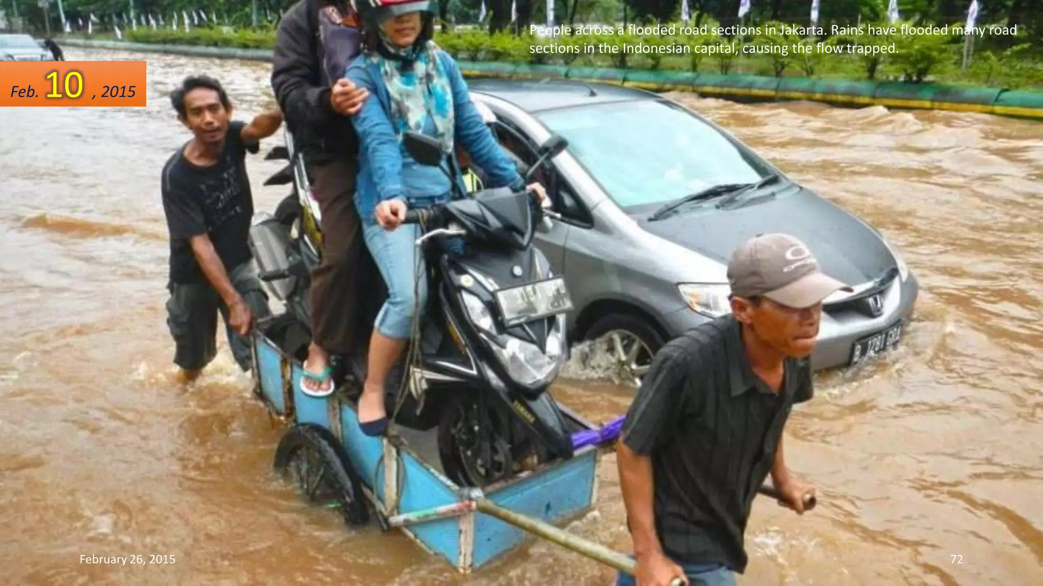 People across a flooded road sections in Jakarta. Rains have flooded many road
sections in the Indonesian capital, causing the flow trapped.
Feb. 10 , 2015
February 26, 2015 72
 