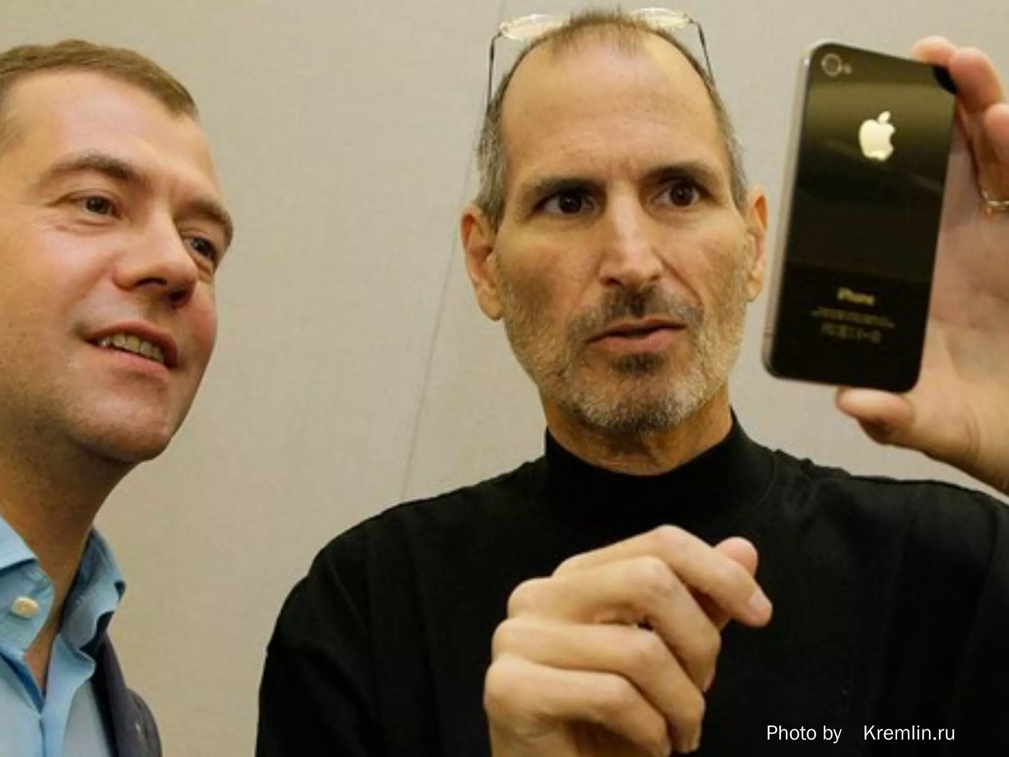 一般社団法人デザイン思考研究所 <http://designthinking.or.jp/>    
ジョブズはEXU
Photo by Kremlin.ru 
 