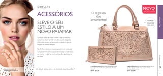 ELEVE O SEU
ESTILO A UM
NOVO PATAMAR
Qualquer ícone de moda dir-lhe-á que os melhores
acessórios devem ser tão versáteis quanto elegantes.
Além disso, podem ser acessíveis e causar um grande
impacto ao mesmo tempo.
Na Oriﬂame, todos os nossos acessórios de moda são
cuidadosamente selecionados tendo estas características
em mente – o que faz com que seja fácil aperfeiçoar o
seu look.
ACESSÓRIOS
Descubra o conjunto de
anéis dourados na página 57.
O regresso
dos
ornamentos!
OS SEUS SONHOS – A NOSSA INSPIRAÇÃO™
ቢ Carteira Crystal Elegante carteira em imitação de pele,
com design ornado e detalhe de laço. Dimensões: 19 x 2,5 x
10,5 cm.
28117 €14,95
ባ Mala Crystal Moderna mala em imitação de pele, com um
maravilhoso design e detalhe de laço na parte da frente.
Dimensões: 37 x 12 x 29 cm.
28115 €29,95
ACESSÓRIOSwww.oriﬂame.pt
INTERIOR:
Fecho éclair, bolso
com fecho-éclair,
2 bolsos abertos
NOVO
EDIÇÃO LIMITADA
ባ
ቢ
53
 