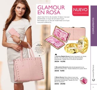 61
COMPLEMENTOSwww.orilame.es
NUEVO
EXISTENCIAS LIMITADAS
 Cartera Rígida Henny Cartera rosa pastel con remate
dorado y cierre de presión. Interior forrado estampado.
Imitación piel. Tamaño: 15.5 x 1.5 x 8.5 cm. Accesorio.
28354 14,95€
 Brazalete Henny Brazalete dorado geométrico con
abalorios acrílicos rosas. Tamaño: diámetro 5.5 x ancho 1.8 cm.
28355 9,95€
GLAMOUR
EN ROSA
Interior forrado
estampado, cierre
de cremallera,
compartimentos
interiores
¿Qué mejor forma de actualizar el clásico rosa que
añadiéndole un toque de tachuelas? Suave
femineidad con un plus de modernidad con el que
marcarás la diferencia.
 Bolso Henny Clásico bolso en tono rosa
pastel con tachuelas pintadas e interior forrado
estampado. Imitación piel. Tamaño: 37 x 13 x
30.5 cm. Accesorio.
28353 29,95€



EN EL
INTERIOR:
 