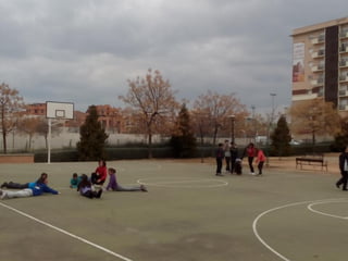 2016 03 15 1ºESO B jugando en el barrio Albayda