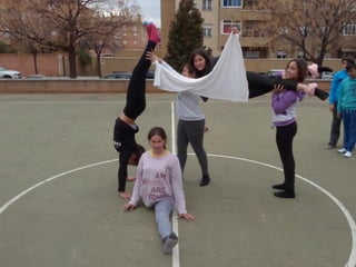 2016 03 15 1ºESO B jugando en el barrio Albayda
