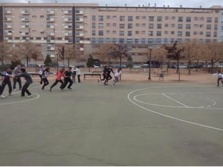 2016 03 15 1ºESO B jugando en el barrio Albayda