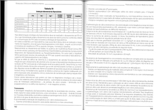 Protocolos Clínicos em Medicino Interna
Protocolos Clínicos em Medicina Interna
Tabela III • Doentes com intervalo QT prolongado;
• Doentes assintomáticos com diminuição súbita do cálcio corrigido para <7.5mg/dL
(1.9 mmol/L);
• Doentes com níveis moderados de hipocalcémia ou com hipocalcémia crónica (ex: hi-
poparatiroidismo) incapacitados de realizar suplementação oral (ex: após procedimentos
cirúrgicos complexos que requerem uma recuperação prolongada).
Avaliaçãolaboratorialda Hipocalcémia
Calcidiol
(250HD)
Calcitriol
(0H)2D
PO * Mg2+ Creatinina
PTH
N /i
Hipoparatiroidismo i T
N /i
Mutaçãoativadora doCaSR t N
A administração de cálcio endovenoso não está indicada como terapêutica inicial de doen-
tes com hipocalcémia assintomática e IRC, atendendo a que nestes o principal objetivo é a
correção da hiperfosfatémia e do défice de vitamina D.
A doseinicial de cálcio endovenoso recomendada é de 1-2 g deGluconato deCálcioem 50 mL
de Dextrose a 5% em 10-20 minutos (equivalente a 90-180 mg de cálcio elementar), que se
traduz no aumento da calcémia durante 2-3 horas. Na presença de hipocalcémia persis-
tente, esta dose deve ser seguida de perfusão lenta de cálcio.
Dado que os doentes geralmente necessitam 0.5-1.5 mg/kg/h de cálcio elementar, a per-
fusão pode ser realizada com Gluconato de Cálcio a 10% (preferido por menor risco de ne-
crose tecidular), que equivale a 90mg de cálcio elementar/10 mL, a uma concentração de
1 mg/mL de cálcio elementar,procedendo do seguinte modo:
• 11 g de Gluconato de Cálcio (correspondente a 990 mg de cálcio elementar) em Dextrose
a 5% até perfazer um volume final de 1000 mL.
• Velocidade de perfusão: 50 mL/h, equivalente a 50 mg/h.
N /i l
Hipomagnesémia
Pseudohipoparatiroidisnno t T
t i/ N i
DéficedeVitamina D N / t
t
IRC t t /N N /i i T
Para determinação etiológica da hipocalcémia deve ser realizado o doseamento de PTH sé-
rica,cuja interpretação exige o doseamento de cálcio da mesma amostra.Conforme a Tabela
III, a concentração da PTH varia consoante a etiologia da hipocalcémia.
Em todos os doentes com hipocalcémia, cuja causa não é óbvia,deve ser realizado o dosea-
mento de magnésio, uma vez que a hipomagnesémia (<0.8 mEq/L, 1mg/dL ou 0.4 mmol/L)
é incitadora de resistência à PTH e, quando corrigida, normaliza a calcémia.
Relativamente ao doseamento de fosfato, na ausência de Insuficiência Renal Crónica (IRC)
ou de lise celular, a presença de hipocalcémia e hiperfosfatémia persistentes é praticamente
diagnóstico de Hipoparatiroidismo ou Pseudohipotiroidismo. Por outro lado, a hipofosfa-
témia aponta para excesso de produção de PTH que, quando associada à hipocalcémia, é
sugestivo de hiperparatiroidismo secundário.
No que se refere ao défice de vitamina D, o doseamento de calcidiol fornece mais infor-
mação do que o doseamento de calcitriol, uma vez que a hipocalcémia induzida aumenta a
secreção de PTH, estimulando a hidroxilaçâo renal na ausência de IRC. Desta forma, os níveis
de calcidiol estarão diminuídos enquanto que os de calcitriol estarão normais ou aumenta-
dos. Algumas causas dodéfice de vitamina D podem ser apuradas aquando da realização da
história clínica, nomeadamente, quando se deteta a presença de: ingesta inadequada com
parca exposição solar;alcoolismo crónico;síndromes de mal absorção;doença hepato-biliar
e terapêutica com fenitoína.
Outros valores laboratoriais que podem ser úteis no diagnóstico etiológico são o dosea-
mento: da creatinina sérica,da fosfatase alcalina - aumentada na presença de osteomalácia
e/ou de metástases osteoblásticas -, da amilase, do cálcio urinário - diminuído no hi-
poparatiroidismo e no défice de vitamina D - e do magnésio urinário.
Na presença de hipomagnesémia concomitante, esta deve ser corrigida antes da reposição
da calcémia. Pode ser efetuada uma perfusão de 2 g (16 mEq) de Sulfato de Magnésio em
solução a 10% durante 10-20 min, seguido de perfusão de 1 g (8 mEq) em 100 ml de SF por
hora.
Relativamente à suplementação de cálcio oral, esta deve ser efetuada em:
• Doentes com hipocalcémia aguda moderada:cálciocorrigido de 7.5-8.0 mg/dL(1.9-2.0 mmol/L)
ou cálcio ionizado 3.0-3.2 mg/dL (>0.8 mmol/L).
• Doentes com hipocalcémia crónica tipicamente assintomáticos ou com sintomatologia
moderada (ex: parestesias).
A dose inicial de cálcio oral recomendada é 1500-2000 mg de cálcio elementar/dia, dividida
em várias tomas. Atendendo a que o carbonato de cálcio contem 40% de cálcio elementar,
1250 mg de carbonato de cálcio contêm 500 mg de cálcio elementar. Na ausência de res-
posta ao cálcio oral, deverá ser ponderada terapêutica com cálcio endovenoso.
Na presença de hipocalcémia secundária ao défice de vitamina D ou hipoparatiroidismo,
a suplementação com cálcio oral é apenas transitoriamente suficiente. Para terapêutica
a longo prazo, é necessário adicionar Vitamina D ao esquema terapêutico. Nos doentes
com hipoparatiroidismo, está preconizada a administração de calcitriol (0.25-0.5 mcg 2id),
com monitorização do cálcio sérico e urinário para ajuste da dose, dado o risco de hiper-
calcémia e hipercalciúria que predispõem à nefrolitíase, nefrocalcinose e insuficiência re-
Tratamento
A abordagem terapêutica da hipocalcémia depende: da severidade dos sintomas - pares-
tesias, espasmo carpo-pedal, tetanismo, crises convulsivas - e dos sinais - Sinal de Chvostek
ouTrousseau,bradicárdia,insuficiência cardíaca e prolongamento do QT-,do nível absoluto
de cálcio e do grau de decréscimo do mesmo.
É recomendada a realização de terapêutica com cálcio endovenoso em:
• Doentes sintomáticos (espasmo carpo-pedal, tetanismo e crises convulsivas); nal.
162
163
 