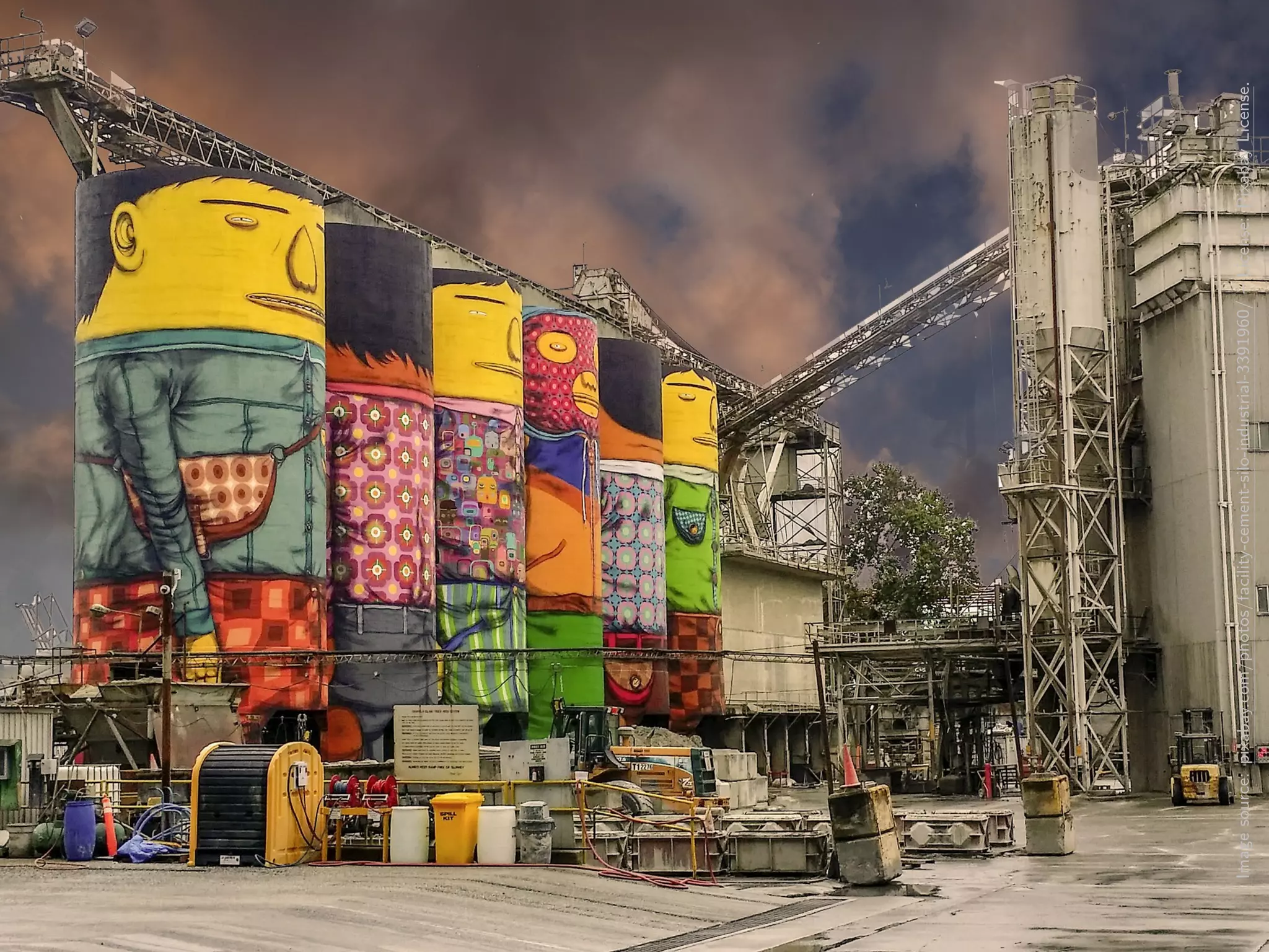 Imagesource:pixabay.com/photos/facility-cement-silo-industrial-3391960/–License:PixabayLicense.
 