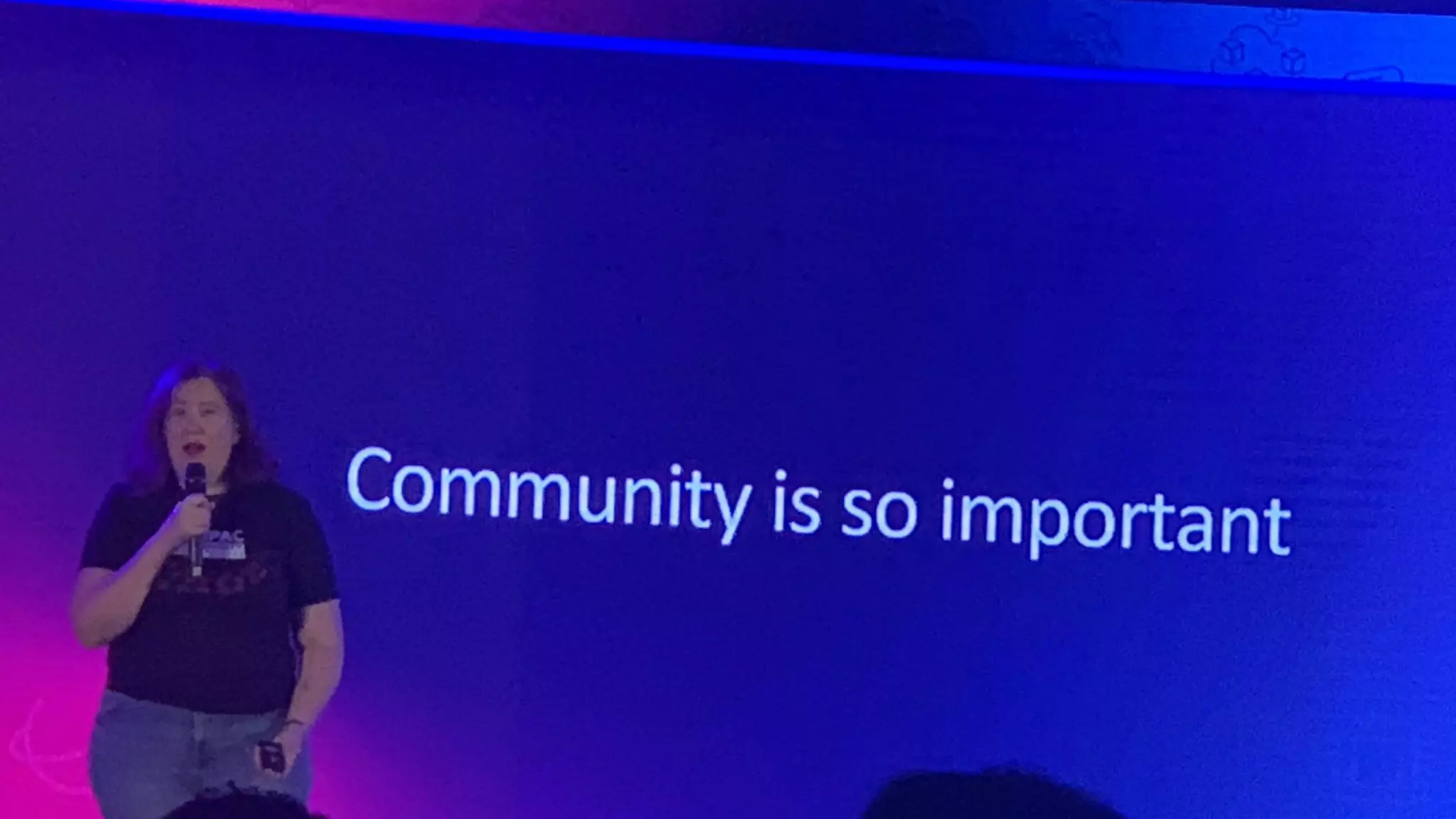 AWS COMMUNITY APAC 2022登壇
⬢ 2015年に初のコミュニティ運営参加
76
 