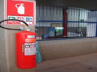 Tipos de EPC’s
Extintores de
Incêndio:
Lembre-se:
Eles devem estar instalados em lugares
de fácil acesso e visibilidade
Caso ocorra algum acidente.
 