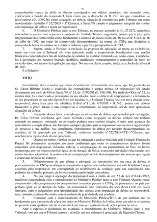 143
comprobatório capaz de elidir os ilícitos consignados nos ofícios citatórios, não restando, pois,
evidenciada a boa-fé do responsável, bem como que o despacho de fl. 252, em que considerou as
justificativas (fls. 209/236) como alegações de defesa, situação já reconhecida pelo Tribunal em outra
oportunidade (Acórdão nº 522/2005 – 1ª Câmara), a Secex/PR propõe o julgamento irregular das contas
com imputação de débito e multa ao responsável.
6. O Ministério Público junto a este Tribunal, no parecer acostado às fls. 271/272, manifesta
concordância parcial com o parecer e proposta da Unidade Técnica, sugerindo, porém, que o juízo pela
irregularidade das contas tenha como fundamento a alínea b do inciso III do art. 16 da Lei nº 8.443, de 16
de julho de 1992, em razão do comprovado descumprimento da norma do CNPq que disciplina a
concessão de bolsa de estudos no exterior, conforme a pacífica jurisprudência do TCU.
7. Sugere, ainda, o Parquet, a exclusão da proposta de aplicação de multa ao ex-bolsista,
tendo em vista que o Tribunal não vem aplicando multa a responsáveis beneficiados com auxílio
financeiro concedido para fins de realização de estudos no exterior, limitando-se, nestes casos, a condená-
los à devolução dos recursos federais recebidos, atualizados monetariamente e acrescidos de juros de
mora devidos, nos termos da legislação em vigor. No mesmo plano, propõe, ainda, a exclusão da alínea d
(fl. 269).
É o Relatório
VOTO
Inicialmente, devo ressaltar que restou devidamente demonstrado, nos autos, que foi garantido ao
Sr. Edson Ribeiro Rocha o exercício do contraditório e ampla defesa. O responsável foi citado
diretamente por meio do Ofício Secex/PR nº 23, de 17/3/2005 (fl. 198/199). Por meio do Ofício nº 32, da
mesma data, foi cientificado o procurador da sua citação. Ante o silêncio do responsável e a informação
do seu procurador de que não logrou êxito em localizá-lo, a Unidade Técnica realizou nova citação desse
responsável, desta feita pela via editalícia (Edital nº 11, de 4/7/2005 – fl. 242), porém este deixou
transcorrer o prazo fixado e não comprovou o recolhimento da importância devida nem apresentou
alegações de defesa.
2. Em razão desses fatos, entendo que os elementos de defesa apresentados pelo advogado,
Dr. Celso Hiroshi Locohama, que foram recebidas como alegações de defesa, embora não tenham
constado no mandato outorgado ao advogado poderes para receber citação, é mais uma garantia do
contraditório e ampla defesa, não havendo qualquer prejuízo para o responsável ou mesmo à regularidade
do processo a sua análise. Ato semelhante, oferecimento de defesa por terceiro desacompanhado de
mandato, já foi apreciado por este Tribunal, conforme Acórdão nº 522/2005-TCU-1ª Câmara, que
concluiu pela regularidade do ato processual.
3. Quanto ao mérito, verifica-se que foi adequada a análise realizada pela Unidade Técnica do
Paraná. Os documentos acostados aos autos confirmam que todos os compromissos técnicos foram
cumpridos pelo responsável, faltando, todavia, a comprovação de sua permanência no País, de forma
ininterrupta, por no mínimo período igual ao da duração da bolsa, exercendo atividades relacionadas aos
conhecimentos adquiridos. A ausência dessa comprovação reflete descumprimento das normas que regem
a concessão de bolsa no exterior.
3. Diferentemente do que afirma o advogado do responsável em sua peça de defesa, o
posicionamento do CNPq em obrigar o pesquisador a aplicar seu conhecimento em solo brasileiro é regra
assumida pelo responsável em contrapartida ao recebimento de condição para sua capacitação, não
podendo ser afastada, portanto, de forma casuística pelo órgão concedente.
4. No que tange à apenação do responsável com a multa do art. 57 da Lei nº 8.443/1992,
manifesto concordância com o entendimento do Ministério Público junto a este Tribunal. Quando restar
comprovado o descumprimento do compromisso assumido perante o CNPq, de permanecer no país por
período igual ao de duração da bolsa, em consonância com reiteradas decisões desta Corte em casos
similares, cabe o julgamento pela irregularidade das contas, com imputação de débito ao responsável,
sem, contudo, cominar-lhe multa, ante a ausência de gravidade de sua conduta..
5. Concordo com o posicionamento do Ministério Público/TCU, de que também não há
fundamento para a remessa de cópia dos autos ao Ministério Público da União, visto que não se vislumbra
no presente caso, qualquer ato do responsável que enseja o ajuizamento de ações penais ou civis.
Ante o exposto, e acolhendo, no essencial, o entendimento do Ministério Público junto a este
Tribunal, voto por que o Tribunal aprove o acórdão que ora submeto à apreciação da Segunda Câmara.
 