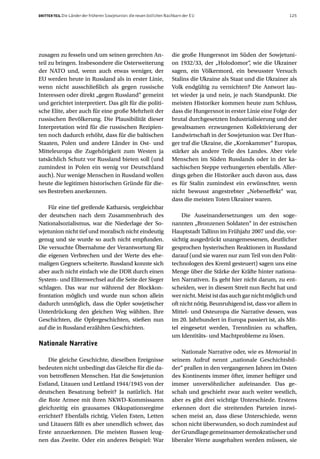 DRITTER TEIL Die Länder der früheren Sowjetunion: die neuen östlichen Nachbarn der EU                                   125




zusagen zu fesseln und um seinen gerechten An-                          die große Hungersnot im Süden der Sowjetuni-
teil zu bringen. Insbesondere die Osterweiterung                        on 1932/33, der „Holodomor“, wie die Ukrainer
der NATO und, wenn auch etwas weniger, der                              sagen, ein Völkermord, ein bewusster Versuch
EU werden heute in Russland als in erster Linie,                        Stalins die Ukraine als Staat und die Ukrainer als
wenn nicht ausschließlich als gegen russische                           Volk endgültig zu vernichten? Die Antwort lau-
Interessen oder direkt „gegen Russland“ gemeint                         tet wieder ja und nein, je nach Standpunkt. Die
und gerichtet interpretiert. Das gilt für die politi-                   meisten Historiker kommen heute zum Schluss,
sche Elite, aber auch für eine große Mehrheit der                       dass die Hungersnot in erster Linie eine Folge der
russischen Bevölkerung. Die Plausibilität dieser                        brutal durchgesetzten Industrialisierung und der
Interpretation wird für die russischen Rezipien-                        gewaltsamen erzwungenen Kollektivierung der
ten noch dadurch erhöht, dass für die baltischen                        Landwirtschaft in der Sowjetunion war. Der Hun-
Staaten, Polen und andere Länder in Ost- und                            ger traf die Ukraine, die „Kornkammer“ Europas,
Mitteleuropa die Zugehörigkeit zum Westen ja                            stärker als andere Teile des Landes. Aber viele
tatsächlich Schutz vor Russland bieten soll (und                        Menschen im Süden Russlands oder in der ka-
zumindest in Polen ein wenig vor Deutschland                            sachischen Steppe verhungerten ebenfalls. Aller-
auch). Nur wenige Menschen in Russland wollen                           dings gehen die Historiker auch davon aus, dass
heute die legitimen historischen Gründe für die-                        es für Stalin zumindest ein erwünschter, wenn
ses Bestreben anerkennen.                                               nicht bewusst angestrebter „Nebeneffekt“ war,
                                                                        dass die meisten Toten Ukrainer waren.
    Für eine tief greifende Katharsis, vergleichbar
der deutschen nach dem Zusammenbruch des                                     Die Auseinandersetzungen um den soge-
Nationalsozialismus, war die Niederlage der So-                         nannten „Bronzenen Soldaten“ in der estnischen
wjetunion nicht tief und moralisch nicht eindeutig                      Hauptstadt Tallinn im Frühjahr 2007 und die, vor-
genug und sie wurde so auch nicht empfunden.                            sichtig ausgedrückt unangemessenen, deutlicher
Die versuchte Übernahme der Verantwortung für                           gesprochen hysterischen Reaktionen in Russland
die eigenen Verbrechen und der Werte des ehe-                           darauf (und sie waren nur zum Teil von den Polit-
maligen Gegners scheiterte. Russland konnte sich                        technologen des Kreml gesteuert) sagen uns eine
aber auch nicht einfach wie die DDR durch einen                         Menge über die Stärke der Kräfte hinter nationa-
System- und Elitenwechsel auf die Seite der Sieger                      len Narrativen. Es geht hier nicht darum, zu ent-
schlagen. Das war nur während der Blockkon-                             scheiden, wer in diesem Streit nun Recht hat und
frontation möglich und wurde nun schon allein                           wer nicht. Meist ist das auch gar nicht möglich und
dadurch unmöglich, dass die Opfer sowjetischer                          oft nicht nötig. Beunruhigend ist, dass vor allem in
Unterdrückung den gleichen Weg wählten. Ihre                            Mittel- und Osteuropa die Narrative dessen, was
Geschichten, die Opfergeschichten, stießen nun                          im 20. Jahrhundert in Europa passiert ist, als Mit-
auf die in Russland erzählten Geschichten.                              tel eingesetzt werden, Trennlinien zu schaffen,
                                                                        um Identitäts- und Machtprobleme zu lösen.
Nationale Narrative
                                                                            Nationale Narrative oder, wie es Memorial in
    Die gleiche Geschichte, dieselben Ereignisse                        seinem Aufruf nennt „nationale Geschichtsbil-
bedeuten nicht unbedingt das Gleiche für die da-                        der“ prallen in den vergangenen Jahren im Osten
von betroffenen Menschen. Hat die Sowjetunion                           des Kontinents immer öfter, immer heftiger und
Estland, Litauen und Lettland 1944/1945 von der                         immer unversöhnlicher aufeinander. Das ge-
deutschen Besatzung befreit? Ja natürlich. Hat                          schah und geschieht zwar auch weiter westlich,
die Rote Armee mit ihren NKWD-Kommissaren                               aber es gibt drei wichtige Unterschiede. Erstens
gleichzeitig ein grausames Okkupationsregime                            erkennen dort die streitenden Parteien inzwi-
errichtet? Ebenfalls richtig. Vielen Esten, Letten                      schen meist an, dass diese Unterschiede, wenn
und Litauern fällt es aber unendlich schwer, das                        schon nicht überwunden, so doch zumindest auf
Erste anzuerkennen. Die meisten Russen leug-                            der Grundlage gemeinsamer demokratischer und
nen das Zweite. Oder ein anderes Beispiel: War                          liberaler Werte ausgehalten werden müssen, sie
 