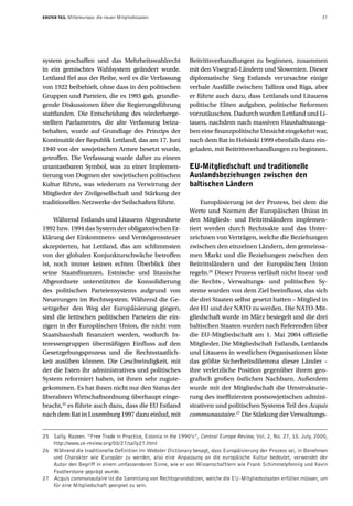 ERSTER TEIL   Mitteleuropa: die neuen Mitgliedstaaten                                                                 37




system geschaffen und das Mehrheitswahlrecht                  Beitrittsverhandlungen zu beginnen, zusammen
in ein gemischtes Wahlsystem geändert wurde.                  mit den Visegrad-Ländern und Slowenien. Dieser
Lettland fiel aus der Reihe, weil es die Verfassung           diplomatische Sieg Estlands verursachte einige
von 1922 beibehielt, ohne dass in den politischen             verbale Ausfälle zwischen Tallinn und Riga, aber
Gruppen und Parteien, die es 1993 gab, grundle-               er führte auch dazu, dass Lettlands und Litauens
gende Diskussionen über die Regierungsführung                 politische Eliten aufgaben, politische Reformen
stattfanden. Die Entscheidung des wiederherge-                vorzutäuschen. Dadurch wurden Lettland und Li-
stellten Parlamentes, die alte Verfassung beizu-              tauen, nachdem nach massiven Haushaltsausga-
behalten, wurde auf Grundlage des Prinzips der                ben eine finanzpolitische Umsicht eingekehrt war,
Kontinuität der Republik Lettland, das am 17. Juni            nach dem Rat in Helsinki 1999 ebenfalls dazu ein-
1940 von der sowjetischen Armee besetzt wurde,                geladen, mit Beitrittsverhandlungen zu beginnen.
getroffen. Die Verfassung wurde daher zu einem
unantastbaren Symbol, was zu einer Implemen-                  EU-Mitgliedschaft und traditionelle
tierung von Dogmen der sowjetischen politischen               Auslandsbeziehungen zwischen den
Kultur führte, was wiederum zu Verwirrung der                 baltischen Ländern
Mitglieder der Zivilgesellschaft und Stärkung der
traditionellen Netzwerke der Seilschaften führte.                  Europäisierung ist der Prozess, bei dem die
                                                              Werte und Normen der Europäischen Union in
     Während Estlands und Litauens Abgeordnete                den Mitglieds- und Beitrittsländern implemen-
1992 bzw. 1994 das System der obligatorischen Er-             tiert werden durch Rechtsakte und das Unter-
klärung der Einkommens- und Vermögenssteuer                   zeichnen von Verträgen, welche die Beziehungen
akzeptierten, hat Lettland, das am schlimmsten                zwischen den einzelnen Ländern, den gemeinsa-
von der globalen Konjunkturschwäche betroffen                 men Markt und die Beziehungen zwischen den
ist, noch immer keinen echten Überblick über                  Beitrittsländern und der Europäischen Union
seine Staatsfinanzen. Estnische und litauische                regeln.26 Dieser Prozess verläuft nicht linear und
Abgeordnete unterstützten die Konsolidierung                  die Rechts-, Verwaltungs- und politischen Sy-
des politischen Parteiensystems aufgrund von                  steme wurden von dem Ziel beeinflusst, das sich
Neuerungen im Rechtssystem. Während die Ge-                   die drei Staaten selbst gesetzt hatten – Mitglied in
setzgeber den Weg der Europäisierung gingen,                  der EU und der NATO zu werden. Die NATO-Mit-
sind die lettischen politischen Parteien die ein-             gliedschaft wurde im März besiegelt und die drei
zigen in der Europäischen Union, die nicht vom                baltischen Staaten wurden nach Referenden über
Staatshaushalt finanziert werden, wodurch In-                 die EU-Mitgliedschaft am 1. Mai 2004 offizielle
teressengruppen übermäßigen Einfluss auf den                  Mitglieder. Die Mitgliedschaft Estlands, Lettlands
Gesetzgebungsprozess und die Rechtsstaatlich-                 und Litauens in westlichen Organisationen löste
keit ausüben können. Die Geschwindigkeit, mit                 das größte Sicherheitsdilemma dieser Länder –
der die Esten ihr administratives und politisches             ihre verletzliche Position gegenüber ihrem geo-
System reformiert haben, ist ihnen sehr zugute-               grafisch großen östlichen Nachbarn. Außerdem
gekommen. Es hat ihnen nicht nur den Status der               wurde mit der Mitgliedschaft die Umstrukturie-
liberalsten Wirtschaftsordnung überhaupt einge-               rung des ineffizienten postsowjetischen admini-
bracht,25 es führte auch dazu, dass die EU Estland            strativen und politischen Systems Teil des Acquis
nach dem Rat in Luxemburg 1997 dazu einlud, mit               communautaire.27 Die Stärkung der Verwaltungs-


25 Sally, Razeen. “Free Trade in Practice, Estonia in the 1990’s”, Central Europe Review, Vol. 2, No. 27, 10. July, 2000,
   http://www.ce-review.org/00/27/sally27.html
26 Während die traditionelle Definition im Webster Dictionary besagt, dass Europäisierung der Prozess sei, in Benehmen
   und Charakter wie Europäer zu werden, also eine Anpassung an die europäische Kultur bedeutet, verwendet der
   Autor den Begriff in einem umfassenderen Sinne, wie er von Wissenschaftlern wie Frank Schimmelpfennig und Kevin
   Featherstone geprägt wurde.
27 Acquis communautaire ist die Sammlung von Rechtsgrundsätzen, welche die EU-Mitgliedsstaaten erfüllen müssen, um
   für eine Mitgliedschaft geeignet zu sein.
 
