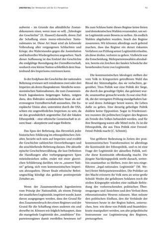 ZWEITER TEIL   Der Westbalkan und die EU-Perspektive                                                    93




aufweist – im Grunde das allmähliche Zustan-           Bis zum Schluss hatte dieses Regime keine freien
dekommen einer, wenn man so will, „Teleologie          und demokratischen Wahlen veranstaltet, um sei-
der Geschichte“ (E. Husserl) darstellt, deren Ziel     ne Legitimität unter Beweis zu stellen. Als endlich
die Schaffung eines mono-ethnischen Natio-             Wahlen abgehalten wurden, brach das Regime
nalstaates ist. Diese Art Staat wird als krönende      zusammen. Wir könnten allerdings auch geltend
Vollendung aller vergangenen Schlachten und            machen, dass das Regime ein derart riskantes
Kriege, des Widerstandes gegen die Assimilation        Verfahren zur Prüfung seiner Legitimität erlaubte,
und kultureller Wiedergeburten angesehen. Nach         als diese drohte, verloren zu gehen. Vielleicht war
dieser Auffassung ist das Endziel der Geschichte       die Entscheidung, Mehrparteienwahlen abzuhal-
die endgültige Beendigung der Fremdherrschaft,         ten, bereits ein Zeichen der fatalen Schwäche der
wodurch eine kleine Nation schließlich dem Staa-       bestehenden Form von Legitimität.
tenbund des Imperiums entrinnen kann.
                                                            Die kommunistischen Ideologen stellten der
    In der Endphase der Geschichte der nationalen      vom Volk in Kriegszeiten getroffenen Wahl das
Befreiung erwiesen sich mindestens zwei oder drei      Ritual der Stimmabgabe, das sie verlachten, ge-
Imperien als deren Hauptakteure. Sämtliche sezes-      genüber. Titos Politik war eine Politik der Siege,
sionistischen Nationalismen, die zum Zusammen-         die durch das gewaltige Opfer, das geleistet wur-
bruch Jugoslawiens beigetragen haben, neigten          de, unantastbar gemacht wurde. Es war eine Poli-
dazu, den föderalen sozialistischen Staat als auf-     tik, die der strengsten Prüfung standgehalten hat-
erzwungene Fremdherrschaft anzusehen. Die Eu-          te und deren Anhänger bereit waren, ihr Leben
ropäische Union aber, unterstützt durch die USA,       dafür zu geben. Eine derartig geheiligte Politik
schien ein ungewöhnliches Imperium zu sein, da         duldete keine Opposition. Sogar in Friedenszei-
sie das grundsätzlich angestrebte Ziel der lokalen     ten mussten die politischen Gegner des Regimes
Ethnopolitik – eine ethnische Gemeinschaft in ei-      als Feinde des Volkes behandelt werden, und für
nem Staat – akzeptierte und sogar förderte.            ihre Beseitigung waren alle Mittel recht. Es ist die
                                                       Ethnopolitik, die aus Titos Politik eine Freund-
    Das Epos der Befreiung, das Herzstück jeder        Feind-Politik macht (C. Schmitt).
historischen Erklärung im ethnopolitischen Zeit-
alter, bezieht sich stets auf Imperien und erzählt         Von größerer Bedeutung in Zeiten der post-
die Geschichte zahlreicher Einverleibungen und         kommunistischen Transformation ist allerdings
die anschließende Befreiung daraus. Die aktuelle       die Kontinuität der Ethnopolitik, und es ist eine
epische Geschichtserzählung, die laut Definition       Frage der Legitimität der aktuellen Politik, wel-
die Handlungen aller vorhergegangenen Epen             che diese Kontinuität offenkundig macht. Die
miteinbeziehen sollte, endet mit einer glorrei-        jüngste Nachkriegspolitik strebt danach, weiter-
chen Schilderung darüber, wie es „unserer Nati-        hin unantastbar zu bleiben, trotz der neu einge-
on“ gelang, sich vom kommunistischen Imperi-           führten „legal-rationalen Legitimität“ (M. We-
um abzuspalten. Dieser finale ethnische Befrei-        ber) freier Mehrparteienwahlen. Die Politiker an
ungsschlag kündigt das goldene postimperiale           der Macht erinnern ihr Volk stets an seine große
Zeitalter an.                                          Schuld: Weder die gefallenen Soldaten noch die
                                                       zivilen Kriegsopfer würden eine radikale Befrie-
    Wenn der Zusammenbruch Jugoslawiens                dung der vorherrschenden politischen Über-
vom Prinzip der Nationalität, als einem Prinzip        zeugungen und Ansichten und den Verlust ihres
der staatlichen Legitimität, inspiriert wurde, kann    ethnonationalen Wesens zulassen. Man müsste
davon ausgegangen werden, dass der Grund für           den politischen Einfluss, den die Verbände der
den Zusammenbruch des einen Regimes und der            Veteranen heute in der Region haben, untersu-
Grund für die Schaffung eines anderen ein und          chen, bzw. wie diese von Politik und Staatsbüro-
derselbe ist. Können wir folglich behaupten, dass      kratie manipuliert werden, um alte präpolitische
die mangelnde Legitimität des „totalitären“ Ein-       Instrumente zur Legitimierung des Regimes,
parteienregimes damit zweifellos bewiesen ist?         preiszugeben.
 