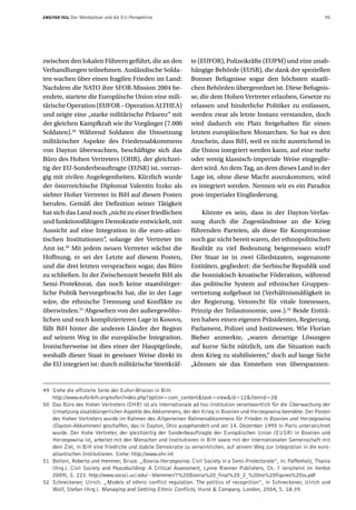 ZWEITER TEIL   Der Westbalkan und die EU-Perspektive                                                                  95




zwischen den lokalen Führern geführt, die an den              te (EUFOR), Polizeikräfte (EUPM) und eine unab-
Verhandlungen teilnehmen. Ausländische Solda-                 hängige Behörde (EUSR), die dank der speziellen
ten wachen über einen fragilen Frieden im Land:               Bonner Befugnisse sogar den höchsten staatli-
Nachdem die NATO ihre SFOR-Mission 2004 be-                   chen Behörden übergeordnet ist. Diese Befugnis-
endete, startete die Europäische Union eine mili-             se, die dem Hohen Vertreter erlauben, Gesetze zu
tärische Operation (EUFOR – Operation ALTHEA)                 erlassen und hinderliche Politiker zu entlassen,
und zeigte eine „starke militärische Präsenz“ mit             werden zwar als letzte Instanz verstanden, doch
der gleichen Kampfkraft wie ihr Vorgänger (7.000              wird dadurch ein Platz freigehalten für einen
Soldaten).49 Während Soldaten die Umsetzung                   letzten europäischen Monarchen. So hat es den
militärischer Aspekte des Friedensabkommens                   Anschein, dass BiH, weil es nicht ausreichend in
von Dayton überwachten, beschäftigte sich das                 die Union integriert werden kann, auf eine mehr
Büro des Hohen Vertreters (OHR), der gleichzei-               oder wenig klassisch-imperiale Weise eingeglie-
tig der EU-Sonderbeauftragte (EUSR) ist, vorran-              dert wird. An dem Tag, an dem dieses Land in der
gig mit zivilen Angelegenheiten. Kürzlich wurde               Lage ist, ohne diese Macht auszukommen, wird
der österreichische Diplomat Valentin Inzko als               es integriert werden. Nennen wir es ein Paradox
siebter Hoher Vertreter in BiH auf diesen Posten              post-imperialer Eingliederung.
berufen. Gemäß der Definition seiner Tätigkeit
hat sich das Land noch „nicht zu einer friedlichen                Könnte es sein, dass in der Dayton-Verfas-
und funktionsfähigen Demokratie entwickelt, mit               sung durch die Zugeständnisse an die Krieg
Aussicht auf eine Integration in die euro-atlan-              führenden Parteien, als diese für Kompromisse
tischen Institutionen“, solange der Vertreter im              noch gar nicht bereit waren, der ethnopolitischen
Amt ist.50 Mit jedem neuen Vertreter wächst die               Realität zu viel Bedeutung beigemessen wird?
Hoffnung, er sei der Letzte auf diesem Posten,                Der Staat ist in zwei Gliedstaaten, sogenannte
und die drei letzten versprachen sogar, das Büro              Entitäten, gegliedert: die Serbische Republik und
zu schließen. In der Zwischenzeit besteht BiH als             die bosniakisch-kroatische Föderation, während
Semi-Protektorat, das noch keine staatsbürger-                das politische System auf ethnischer Gruppen-
liche Politik hervorgebracht hat, die in der Lage             vertretung aufgebaut ist (Verhältnismäßigkeit in
wäre, die ethnische Trennung und Konflikte zu                 der Regierung, Vetorecht für vitale Interessen,
überwinden.51 Abgesehen von der außergewöhn-                  Prinzip der Teilautonomie, usw.).52 Beide Entitä-
lichen und noch komplizierteren Lage in Kosovo,               ten haben einen eigenen Präsidenten, Regierung,
fällt BiH hinter die anderen Länder der Region                Parlament, Polizei und Justizwesen. Wie Florian
auf seinem Weg in die europäische Integration.                Bieber anmerkte, „waren derartige Lösungen
Ironischerweise ist dies einer der Hauptgründe,               auf kurze Sicht nützlich, um die Situation nach
weshalb dieser Staat in gewisser Weise direkt in              dem Krieg zu stabilisieren,“ doch auf lange Sicht
die EU integriert ist: durch militärische Streitkräf-         „können sie das Entstehen von überspannen-


49 Siehe die offizielle Seite der Eufor-Mission in BiH:
   http://www.euforbih.org/eufor/index.php?option=com_content&task=view&id=12&Itemid=28
50 Das Büro des Hohen Vertreters (OHR) ist als internationale ad hoc-Institution verantwortlich für die Überwachung der
   Umsetzung staatsbürgerlicher Aspekte des Abkommens, der den Krieg in Bosnien und Herzegowina beendete. Der Posten
   des Hohen Vertreters wurde im Rahmen des Allgemeinen Rahmenabkommens für Frieden in Bosnien und Herzegowina
   (Dayton-Abkommen) geschaffen, das in Dayton, Ohio ausgehandelt und am 14. Dezember 1995 in Paris unterzeichnet
   wurde. Der Hohe Vertreter, der gleichzeitig der Sonderbeauftragte der Europäischen Union (EUSR) in Bosnien und
   Herzegowina ist, arbeitet mit den Menschen und Institutionen in BiH sowie mit der internationalen Gemeinschaft mit
   dem Ziel, in BiH eine friedliche und stabile Demokratie zu verwirklichen, auf seinem Weg zur Integration in die euro-
   atlantischen Institutionen. Siehe: http://www.ohr.int
51 Belloni, Roberto und Hemmer, Bruce. „Bosnia-Herzegovina: Civil Society in a Semi-Protectorate“, in: Paffenholz, Thania
   (Hrg.). Civil Society and Peacebuilding: A Critical Assessment, Lynne Rienner Publishers, Ch. 7 (erscheint im Herbst
   2009), S. 223. http://www.socsci.uci.edu/~bhemmer/7%20Bosnia%20_final%20_2_%20no%20figures%20ss.pdf
52 Schneckener, Ulrich. „Models of ethnic conflict regulation. The politics of recognition“, in Schneckener, Ulrich und
   Wolf, Stefan (Hrg.). Managing and Settling Ethnic Conflicts, Hurst & Company, London, 2004, S. 18-39.
 