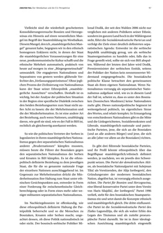 ZWEITER TEIL   Der Westbalkan und die EU-Perspektive                                                     97




    Vielleicht sind die wiederholt gescheiterten        lorad Dodik, der seit den Wahlen 2006 nicht nur
Konsolidierungsversuche Bosnien und Herzego-            verglichen mit anderen Politikern seiner Ethnie,
winas ein Hinweis auf einen wesentlichen Man-           sondern im ganzen Land hoch in der Wählergunst
gel im Begriff der Staatenbildung im Westbalkan.        steht, führt die Sozialdemokratische Partei an und
Diesem Mangel, den ich „staatsbürgerlichen Man-         verfolgt die Ziele einer deutlich definierten sepa-
gel“ genannt habe, begegnen wir in den ethnisch         ratistischen Agenda: Entweder ist die serbische
homogenen Enklaven nicht, in denen der Staat            Republik unabhängig genug, um als serbische
die staatsbürgerlichen Voraussetzungen für eine         Staatsorganisation zu handeln oder, falls das in
neue, postkommunistische Kultur schafft und die         Frage gestellt wird, sollte sie sich von BiH abspal-
ethnische Mehrheit automatisch, praktisch von           ten. Während der letzten drei Jahre wird Dodik,
heute auf morgen in eine „Bürgergemeinschaft“           Premierminister der serbischen Entität, seitens
umwandelt. Die engagierten Nationalisten und            der Politiker der Nation kein nennenswerter Wi-
Separatisten von gestern werden glühende Ver-           derstand entgegengebracht. Die bosniakische
fechter des „Verfassungspatriotismus“. Ohne jegli-      politische Klasse betrachtet den gemeinsamen
chen Prozess der Zivilisierung von Nationalismus        Staat als ihren eigenen Nationalstaat. Wenn Na-
kann der Staat seiner Ethnopolitik „staatsbür-          tionalismus vorrangig als separatistischer Natio-
gerliche Aussichten“ verschaffen. Deshalb ist es        nalismus aufgefasst wird, wie es in diesem Land
wichtig, bei der Analyse der politischen Situation      der Fall ist, scheint es, dass es unter den Bosnia-
in der Region eine spezifische Dialektik zwischen       ken (bosnischen Muslimen) keine Nationalisten
den beiden Beziehungsarten zum Staat nicht au-          mehr gibt. Dieses nationalpolitische Segment ist
ßer Acht zu lassen: die der Mehrheitsnation und         weitestgehend politisch, im eigentlichen Sinne
die der Minderheitsnation. Es ist eine andere Art       des Wortes, und relativ komplex: In Ermangelung
der Beziehung, auch wenn Nationen, unabhängig           von entschiedenen Nationalisten gibt es die Mitte
davon, wie groß sie sind, wie es der Fall in BiH ist,   und die Linksgerichteten, Sozialdemokraten und
rechtlich als gleichwertig anerkannt werden.            Liberale, staatsbürgerlich-nationale und patrio-
                                                        tische Parteien, jene, die sich an die Bosniaken
    So wie die politischen Vertreter der Serben in      (und an alle anderen Bürger) und jene, die sich
Jugoslawien in ihrem staatsbürgerlichen Nationa-        an alle (aber vor allem an die Bosniaken) richten.
lismus gegen den separatistischen Nationalismus
anderer „Brudernationen“ kämpfen mussten,                   Es gibt drei führende bosniakische Parteien,
müssen heute die Führer der Bosniaken gegen             und ihr Profil könnte ethnopolitisch über das
den separatistischen Nationalismus der Serben           Begriffspaar staatsbürgerlich/ethnisch definiert
und Kroaten in BiH kämpfen. Es ist die ethno-           werden, je nachdem, wo sie jeweils den Schwer-
politisch definierte Beziehung zu dem jeweiligen        punkt setzen. Die Partei der demokratischen Akti-
Staat, die für die so genannte nationale Frage          on, als bosniakische Nationalpartei mit Sulejman
der einzelnen Nationen ausschlaggebend ist. Im          Tihić als Vorsitzenden, der Alija Izetbegović, den
Gegensatz zur Mehrheitsnation drückt die Min-           Gründungsvater der modernen bosniakischen
derheitsnation ihre Haltung zum Staat unter eth-        Nation, abgelöst hat, ist vorrangig ethnisch ausge-
nischen Gesichtspunkten aus, entweder in Form           richtet. Die Partei für Bosnien und Herzegowina,
einer Forderung für zwischenethnische Gleich-           eine liberal-konservative Partei unter dem Vorsitz
berechtigung oder in Form eines mehr oder we-           von Haris Silajdžić, der Izetbegović’ Partei 1996
niger militanten separatistischen Nationalismus.        verließ, steht für den bosniakischen Staatspatrio-
                                                        tismus ein und setzt damit die Konzepte ethnisch
    Im Nachkriegsbosnien ist offenkundig, wie           und staatsbürgerlich gleich. Die dritte einflussrei-
diese ethnopolitisch definierte Haltung die Par-        che Partei ist die Sozialdemokratische Partei des
teipolitik beherrscht und so die Menschen zu            Zlatko Lagumdžija, die sich als wahre Erbin des
Bosniaken, Kroaten oder Serben macht, unge-             Legats des Titoismus und als zutiefst proeuro-
achtet dessen, ob diese Politik nationalistisch ist     päische Partei darstellt. Sie ist in ihrer ideologi-
oder nicht. Der bosnisch-serbische Politiker Mi-        schen Ausrichtung staatsbürgerlich eingestellt
 