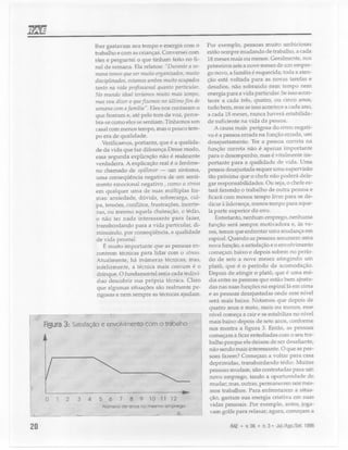 lher gastavam seu tempo e energia com o
trabalho e com as crianças. Conversei com
eles e perguntei o que tinham feito no fi-
nal de semana. Ela relatou: "Durante a se-
mana temos que ser muito organizados, muito
disciplinados, estamos ambos muito ocupados
tanto na vida profissional quanto particular.
No mundo ideal teríamos muito mais tempo,
mas vou dizer o que fizemos no último fim de
semana com afamília ". Eles nos contaram o
que fizeram e, até pelo tom de voz, perce-
bia-se como eles se sentiam. Tínhamos um
casal com menos tempo, mas o pouco tem-
po era de qualidade.
Verificamos, portanto, que é a qualida-
de da vida que faz diferença. Desse modo,
essa segunda explicação não é realmente
verdadeira. A explicação real é o fenôme-
no chamado de spillover - um sintoma,
uma conseqüência negativa de um senti-
mento emocional negativo, como o stress
em qualquer uma de suas múltiplas for-
mas: ansiedade, dúvida, sobrecarga, cul-
pa, tensões, conflitos, frustrações, incerte-
zas, ou mesmo aquela chateação, o tédio,
o não ter nada interessante para fazer,
transbordando para a vida particular, di-
minuindo, por conseqüência, a qualidade
de vida pessoal.
É muito importante que as pessoas en-
contrem técnicas para lidar com o siress.
Atualmente, há inúmeras técnicas; mas,
infelizmente, a técnica mais comum é o
drinque. O fundamental seria cada indiví-
duo descobrir sua própria técnica. Claro
que algumas situações são realmente pe-
rigosas e nem sempre as técnicas ajudam.
Figura 3~Satisfação e envolvimento com o trabalho
o 2 3 4 5 6 7 8 9 10 11 12
Número de anos no mesmo emprego
20
Por exemplo, pessoas muito ambiciosas
estão sempre mudando de trabalho, a cada
18 meses mais ou menos. Geralmente, nos
primeiros seis a nove meses de um empre-
go novo, a família é esquecida; toda a aten-
ção está voltada para as novas tarefas e
desafios, não sobrando nem tempo nem
energia para a vida particular. Se isso acon-
tecer a cada três, quatro, ou cinco anos,
tudo bem, mas se isso acontece a cada ano,
a cada 18 meses, nunca haverá estabilida-
de suficiente na vida da pessoa.
A causa mais perigosa do stress negati-
vo é a pessoa errada na função errada, um
desajustamento. Ter a pessoa correta na
função correta não é apenas importante
para o desempenho, mas é vitalmente im-
portante para a qualidade de vida. Uma
pessoa desajustada requer uma supervisão
tão próxima que o chefe não poderá dele-
gar responsabilidades. Ou seja, o chefe es-
tará fazendo o trabalho de outra pessoa e
ficará com menos tempo livre para se de-
dicar à liderança, menos tempo para aque-
la parte superior do ovo.
Entretanto, nenhum emprego, nenhuma
função será sempre motivadora e, às ve-
zes, temos que enfrentar uma mudança em
espiral. Quando as pessoas assumem uma
nova função, a satisfação e o envolvimento
começam baixo e depois sobem no perío-
do de seis a nove meses atingindo um
platô, que é o período da acomodação.
Depois de atingir o platô, que é uma mé-
dia entre as pessoas que estão bem ajusta-
das nas suas funções na espiral lá em cima
e as pessoas desajustadas onde esse nível
será mais baixo. Notamos que depois de
quatro anos e meio, mais ou menos, esse
nível começa a cair e se estabiliza no nível
mais baixo depois de sete anos, conforme
nos mostra a figura 3. Então, as pessoas
começam a ficar entediadas com o seu tra-
balho porque ele deixou de ser desafiante,
não sendo mais interessante. O que as pes-
soas fazem? Começam a voltar para casa
deprimidas, transbordando tédio. Muitas
pessoas mudam, são contratadas para um
novo emprego, tendo a oportunidade de
mudar; mas, outras, permanecem nos mes-
mos trabalhos. Para enfrentarem a situa-
ção, gastam sua energia criativa em suas
vidas pessoais. Por exemplo, antes, joga-
vam golfe para relaxar; agora, começam a
RAE • v.36 • n.3· Jul./Ago./Set.1996
 