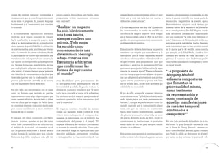 ciones de carácter temporal condenadas a         propio espacio físico. Ante este hecho, cabe      mapas desata potencialidades, rehace el terri-   muestra suficientemente contrastada, no obs-
desaparecer o que se conciben precisamente       preguntarse ¿cómo representar entonces            torio una y otra vez, cada vez con nuevas y      tante, sí parece coincidir con buena parte de
en su estar in progress. Es, pues, el lenguaje   esta realidad?                                    diferentes consecuencias”.                       reconocidos diagnósticos de nuestra época.
fundamental y el instrumento que constata                                                                                                           Remontándonos un poco en el tiempo, po-
lo ocurrido.                                     “Realizar un mapa no                              ¿Y cómo se produce esto hoy día? Quizás con      dríamos hablar de la sentencia de Nietzsche
                                                 ha sido históricamente                            los nuevos medios se pueda dar esa feliz co-     en su paradigmático Der Fall Wagner, donde
A la consustancial reproducción mecánica
implícita en el propio concepto de fotogra-
                                                 una tarea neutra,                                 incidencia de mapa e imperio –diría Borges
                                                                                                   en el famoso relato sobre el Arte de la Carto-
                                                                                                                                                    toda décadence literaria está caracterizada
                                                                                                                                                    por una condición: “la vida ya no habita en el
fía, lo que facilita la recepción masiva de la   siempre conlleva una                              grafía–, de georrepresentación y cosmovisión     todo”. Extraemos de Nietzsche y de todos sus
obra y la democratización de su producción,      mirada. Todo mapa                                 podríamos decir nosotros.                        epígonos que la realidad se vuelve fragmen-
ahora aparece la posibilidad de la utilización   ha surgido como                                                                                    taria, constatando que no hay un valor central
de nuevos medios, más proclives a la interac-
ción y la creación de piezas colectivas, donde
                                                 consecuencia de una                               Esta situación debería llevarnos a un posicio-
                                                                                                   namiento que impida que sucumbamos a la
                                                                                                                                                    en la época que le dé sentido, como ocurría,
                                                                                                                                                    por ejemplo, en la Edad Media, donde el dios
la participación se vuelve algo natural en esa   determinada ideología                             fascinación por la forma expresiva, estable-     cristiano era medida de todas las cosas y el
transformación del espectador en usuario, lo     o bajo criterios con                              ciendo un mínimo análisis sobre el mundo en      gótico o el románico eran las formas que ha-
que aporta un enriquecedor poliperspectivis-     frecuencia arbitrarios                            el que vivimos para preguntarnos ¿por qué        cían visible una relación homogénea y unívo-
mo. De esta forma, esa característica de ima-
gen multiplicable adquiere ahora una dimen-
                                                 que condicionan las                               acudimos a este tipo de representación?, ¿es
                                                                                                   pertinente para poder hablar sobre la expe-
                                                                                                                                                    ca con el mundo.

sión mayor, al mismo tiempo que se potencia      formas de representar                             riencia de nuestra época? Parece coherente       “La propuesta de
una relación de pertenencia con la obra que      el mundo”                                         con los tiempos que corren alejarse de postu-    Mapping Madrid
tiene más que ver con la colaboración en el                                                        ras que adopten el autoritarismo que profesa
proceso y la emoción activada en el mismo        Jean Baudrillard parte precisamente de            quien cree en una verdad y pensar más bien
                                                                                                                                                    enlazaría con posturas
que con la posesión física de la obra.           la cartografía como paradigma de una re-          en un mundo lábil, donde todo se vuelve po-      que fomentan la
                                                 ferencialidad perdida, llegando incluso a         sibilidad y no necesidad.                        procesualidad misma,
 Por otro lado, nos encontramos con el mapa      afirmar en Cultura y simulacro que “el terri-                                                      como fenómeno
 como un formato que también se percibe          torio ya no precede al mapa ni le sobrevive.      A pie de calle, enseguida aparecen términos
 ingenuamente como algo objetivo, pero que       En adelante será el mapa el que preceda al        coincidentes como “global, tecnificado, acele-
                                                                                                                                                    de representación y
–como aparece al inicio de este texto y sobre    territorio –precisión de los simulacros– y el     rado, injusto, en el que nada permanece, sin     como constancia de
 todo en ¿Para qué un mapa? de Pablo Jarau-      que lo engendre”.                                 valores…”, aunque se puede resumir como un       aquellas manifestaciones
 ta– conviene observar como otro medio más                                                         mundo marcado por la comunicación plane-         de carácter temporal
 para contar una historia y hacer evidentes      Al respecto, conviene recordar las matiza-        taria, más que sin valores, en construcción
 formas de ver el mundo.                         ciones que realizaba André Corboz en El te-       hacia otros nuevos (sostenibilidad, igualdad
                                                                                                                                                    condenadas a
                                                 rritorio como palimpsesto, al comparar dos        de géneros y razas…) y, sobre todo, un mun-      desaparecer”
Al margen del relato construido por Pablo        maneras de relacionarse con el territorio (la     do que ha devenido moda, es decir, donde ni
Jarauta, quisiera aportar un par de notas,       contemplación del paisaje y el mapa): “El         convicciones, ni instituciones, ni productos      Por otro lado, partiendo del análisis de la ciu-
sobre todo para establecer su relación con       mapa se diferencia del territorio precisamen-     están dados de una vez para siempre, siendo       dad como la gran forma de rastrear la vida
el ámbito de la ciudad, un contexto en el        te a través de actos de selección. Como prác-     el reino de lo efímero.                          –en la línea de Georg Simmel–, destaca un
que se generan relaciones y donde se acu-        tica creativa el mapa no reproduce sino que                                                         autor como Marshall Berman, quien constata
mulan formas de habitar, pero que induda-        descubre realidades previamente invisibles        Este primer acercamiento al universo que nos      que “todo lo sólido se desvanece en el aire”;
blemente hoy debe ampliarse más allá del         o inimaginables […] La construcción de los        rodea no tiene valor de prueba, por no ser una    por tanto, no hay certezas ni puntos de refe-



28                                                           Mapping Madrid · IED Madrid & PHE09   Mapping Madrid · IED Madrid & PHE09                                                            29
 