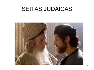 38
FARISEUS
Eram da classe média e ensinavam: a imortalidade da
alma, que haveria o arrebatamento, a ressurreição e
um julgamento futuro com galardão ou castigo.
Acreditavam na existência de seres celestiais e
aguardavam o Messias (At 23.8).
Tinham 2 escolas doutrinárias, Hillel (liberal) e Shamai
(conservadora); à Lei de Moisés acresceram a
tradição oral e os costumes que deveriam ser
seguidos rigorosamente, daí o legalismo. Mt 15.3
Não desapareceram com a destruição do Templo em 70
d.C. e deles surgiu o judaísmo moderno.
Jesus não criticou sua doutrina e sim a sua prática
hipócrita (Mt 23.2,3);(hipócrita eram chamados os
atores gregos que interpretavam com máscaras)
 