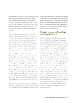 Sicherheitspolitische Jahresvorschau 2016 147
Rohölpreises zu erwarten ist. Obwohl die allgemein nied-
rigen Energierohstoffpreise Investitionen in erneuer-
bare Energieträger erschweren, ist 2016 aufgrund der
gesetzlich verbindlichen Klimaziele, die einen EU-wei-
ten Anteil der erneuerbaren Energieträger von 20 % des
-
terer Ausbau von Windparks, Photovoltaikanlagen etc.
absehbar.
Barentsee, dem europäischen Nordmeer sowie in der
-
und Norwegen, liegen die größten Erdölvorkommen
-
britannien, Braunkohle überwiegend in Deutschland
gefördert. Diese Lagerstätten reichen allerdings bei wei-
tem nicht mehr aus, um den Bedarf zu decken.
Europa wird daher auch 2016 stark auf Importe fossiler
Energieträger aus dem Ausland angewiesen sein. Im Jahr
2013 wurden rund zwei Drittel des gesamten Energie-
bedarfs durch Importe gedeckt, wobei dieser Anteil bis
-
rant ist in Bezug auf Erdöl, Erdgas und Kohle weiterhin
Russland. Darüber hinaus bezieht Europa Kohle unter
anderem aus den USA, Kolumbien und Südafrika sowie
Erdöl aus Libyen, Saudi-Arabien und dem Iran. Erdgas
wird auch von Katar und Algerien geliefert. Meist wird in
den Energiebilanzen die Abhängigkeit Europas von Uran
als Energieträger außer Acht gelassen. Auch hier liefert
Russland ca. 20 % des Bedarfs, außerdem beziehen wir
Uran aus Australien, Kanada, Nigeria und Kasachstan.
-
wiegend auf dem Seeweg und werden vom Hafen Rotter-
Europa und Nord Stream versorgen Europa mit Erdgas
aus dem russischen Raum. Weder werden geplante oder
Nabucco und South Stream, die vor allem eine Versor-
gung der südeuropäischen Länder mit Erdgas gewähr-
leisten sollen, 2016 vorangetrieben noch sind neue Alter-
nativen zu diesen Projekten bekannt.
Beitrag der erneuerbaren Energieträger
zur Versorgungssicherheit
Der Ausbau von erneuerbaren Energieträgern kann
daher entscheidend zur Erhöhung der Versorgungssi-
cherheit beitragen, da deren Ressourcen auch innereuro-
päisch zur Verfügung stehen. Kritisch zu betrachten ist
hierbei der Bedarf an Rohstoffen für die Technologiebe-
reitstellung, da hier wiederum große Abhängigkeiten von
einzelnen Lieferanten bestehen. Für das in Windkraft-
anlagen verbaute Seltene-Erden-Element Dysprosium
sowie für Indium in Dünnschicht-Photovoltaik-Zellen ist
bislang China die einzige relevante Fördernation. Aller-
dings bestehen für diese Technologien auch unkritische
Alternativen, die 2016 bzw. in weiterer Zukunft verstärkt
zum Einsatz kommen könnten. Bis zum Jahr 2050 plant
die EU einen Deckungsgrad von ca. 50 % des Ener-
giebedarfs aus erneuerbaren Quellen, wofür vor allem
kommen sollen. Dies birgt den Vorteil der gesteigerten
-
tems gegenüber Ausfallsszenarien im Vergleich zur aktu-
ellen Situation hoch bleibt. Oftmals wird daher eine ver-
mehrte Dezentralität von Erzeugungsanlagen gefordert,
um die Sicherheit in der Energieversorgung zu gewähr-
leisten, allerdings muss in diesem Fall das sicherheits-
technische Augenmerk auf dem Netzausbau und der
Netzstabilität liegen.
 