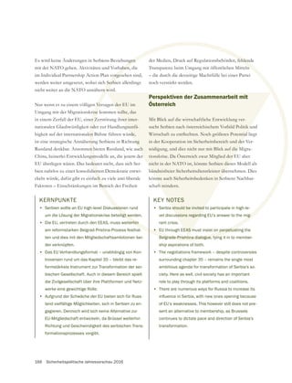 166 Sicherheitspolitische Jahresvorschau 2016
Es wird keine Änderungen in Serbiens Beziehungen
mit der NATO geben. Aktivitäten und Vorhaben, die
im Individual Partnership Action Plan vorgesehen sind,
werden weiter umgesetzt, wobei sich Serbien allerdings
nicht weiter an die NATO annähern wird.
Nur wenn es zu einem völligen Versagen der EU im
Umgang mit der Migrationskrise kommen sollte, das
in einem Zerfall der EU, einer Zerstörung ihrer inter-
higkeit auf der internationalen Bühne führen würde,
ist eine strategische Annäherung Serbiens in Richtung
Russland denkbar. Ansonsten bieten Russland, wie auch
China, keinerlei Entwicklungsmodelle an, die jenem der
EU überlegen wären. Das bedeutet nicht, dass sich Ser-
bien nahtlos zu einer konsolidierten Demokratie entwi-
ckeln würde, dafür gibt es einfach zu viele anti-liberale
Faktoren – Einschränkungen im Bereich der Freiheit
der Medien, Druck auf Regulationsbehörden, fehlende
Transparenz beim Umgang mit öffentlichen Mitteln
– die durch die derzeitige Machtfülle bei einer Partei
noch verstärkt werden.
Perspektiven der Zusammenarbeit mit
Österreich
Mit Blick auf die wirtschaftliche Entwicklung ver-
sucht Serbien nach österreichischem Vorbild Politik und
in der Kooperation im Sicherheitsbereich und der Ver-
teidigung, und dies nicht nur mit Blick auf die Migra-
tionskrise. Da Österreich zwar Mitglied der EU aber
nicht in der NATO ist, könnte Serbien dieses Modell als
bündnisfreier Sicherheitsdienstleister übernehmen. Dies
könnte auch Sicherheitsbedenken in Serbiens Nachbar-
schaft mindern.
KERNPUNKTE
• Serbien sollte an EU high-level Diskussionen rund
um die Lösung der Migrationskrise beteiligt werden.
• Die EU, vertreten durch den EEAS, muss weiterhin
am reformstarken Belgrad-Pristina-Prozess festhal-
ten und dies mit den Mitgliedschaftsambitionen bei-
der verknüpfen.
• Das EU Verhandlungsformat – unabhängig von Kon-
troversen rund um das Kapitel 35 – bleibt das re-
formstärkste Instrument zur Transformation der ser-
bischen Gesellschaft. Auch in diesem Bereich spielt
die Zivilgesellschaft über ihre Plattformen und Netz-
werke eine gewichtige Rolle.
• Aufgrund der Schwäche der EU bieten sich für Russ-
land vielfältige Möglichkeiten, sich in Serbien zu en-
gagieren. Dennoch wird sich keine Alternative zur
EU-Mitgliedschaft entwickeln, da Brüssel weiterhin
Richtung und Geschwindigkeit des serbischen Trans-
formationsprozesses vorgibt.
KEY NOTES
• Serbia should be invited to participate in high-le-
vel discussions regarding EU’s answer to the mig-
rant crisis.
• EU through EEAS must insist on perpetuating the
Belgrade-Prishtina dialogue, tying it in to member-
ship aspirations of both.
• The negotiations framework – despite controversies
surrounding chapter 35 – remains the single most
ambitious agenda for transformation of Serbia’s so-
ciety. Here as well, civil society has an important
role to play through its platforms and coalitions.
• There are numerous ways for Russia to increase its
of EU’s weaknesses. This however still does not pre-
sent an alternative to membership, as Brussels
continues to dictate pace and direction of Serbia’s
transformation.
 
