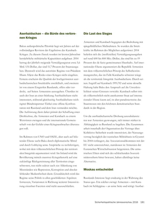 Sicherheitspolitische Jahresvorschau 2016 181
Aserbaidschan – die Bürde des verlore-
nen Krieges
Bakus außenpolitische Priorität liegt seit Jahren auf der
vollständigen Revision der Ergebnisse des Karabach-
Krieges. Zu diesem Zweck wurden im letzten Jahrzehnt
beträchtliche militärische Kapazitäten aufgebaut. 2014
betrug der jährlich steigende Verteidigungsetat etwa 3,6
Mrd. US-Dollar, das sind 11,7 Prozent der Staatsausga-
ben. Dennoch wird das autoritäre Regime von Präsident
Ilham Alijew das Risiko eines Krieges nicht eingehen.
Erstens erscheint die Qualität der hochgerüsteten aser-
baidschanischen Streitkräfte zweifelhaft, und zweitens
ist von einem Eingreifen Russlands, offen oder ver-
deckt, auf Seiten Armeniens auszugehen. Überdies ist
auch der Iran an einer Stärkung Aserbaidschans nicht
interessiert, während gleichzeitig Aserbaidschans wich-
tigster Bündnispartner Türkei eine offene Konfron-
tation mit Russland und dem Iran vermeiden möchte.
Die Aufrüstung dient daher primär der Schaffung einer
Drohkulisse, die Armenien und Karabach zu einem
-
-
gen soll.
Im Rahmen von UNO und OSZE, aber auch auf bila-
teraler Ebene sucht Baku durch diplomatische Mittel
und durch Lobbying seine Ansprüche zu rechtfertigen,
wobei mit dem völkerrechtlichen Prinzip der territori-
alen Integrität argumentiert wird. Im Inland wird die
Bevölkerung mittels massiver Kriegsrhetorik auf eine
zukünftige Rückgewinnung aller Territorien einge-
schworen, was nicht zuletzt auch zur Ablenkung von
Missständen wie Repression, Korruption und absolut
Regime seine Politik in allen geschilderten Aspekten
fortsetzen, Variationen in Richtung weiterer Intensivie-
rung einzelner Facetten sind nicht auszuschließen.
Die Last des Sieges
Armenien und Karabach begegnen der Bedrohung mit
spiegelbildlichen Maßnahmen. So wurden die Streit-
kräfte im Rahmen des Möglichen aufgerüstet: 2014
auf rund 600 bis 800 Mio. Dollar, das sind bis zu 19
Prozent des de facto gemeinsamen Haushalts. Auf inter-
nationaler Ebene argumentiert die Republik Armenien
mit dem völkerrechtlichen Prinzip des Selbstbestim-
mungsrechts, das im Falle Karabachs schwerer wiege
als die territoriale Integrität Aserbaidschans. Durch sei-
nen Angriff auf Karabach 1991/92 und seine aktuelle
Haltung habe Baku den Anspruch auf die Unverletz-
als völkerrechtlich nicht anerkannter Staat auf interna-
tionaler Ebene kaum auf, ist aber paradoxerweise das
Staatswesen mit den höchsten demokratischen Stan-
dards in der Region.
Um die aserbaidschanische Drohung auszubalancie-
ren war Armenien gezwungen, sich immer stärker in
Abhängigkeit zu Russland zu begeben. Die Zusammen-
arbeit innerhalb der Organisation des Vertrags über
Kollektive Sicherheit wurde intensiviert, der Nutzungs-
bis 2044 verlängert, das Assoziationsabkommen mit der
EU nicht unterzeichnet, stattdessen ist Armenien der
Eurasischen Wirtschaftsunion beigetreten. Die arme-
nischen Eliten sind sich des schleichenden Souverä-
nitätsverlusts bitter bewusst, haben allerdings keine
Alternative.
Moskau entscheidet
Russlands Interesse liegt eindeutig in der Wahrung des
Status quo. Ein solcher zwingt Armenien – mit Kara-
bach im Schlepptau – an seine Seite und nötigt Aserbai-
 