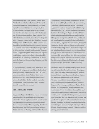 Sicherheitspolitische Jahresvorschau 2016 19
ten innenpolitischen Krise kommen könnte, weil
Präsident Hassan Rohanis Reformen Widerstand
extremistischer Kreise entgegenschlägt. Nach jet-
zigem Wissensstand ist davon auszugehen, dass
es ihm gelingen wird, diese Krise zu bewältigen.
Dabei verbraucht er jedoch seine politische Energie
Schließlich ist derzeit nicht abzusehen, wie die politi-
schen Eliten des Landes mit dem allfälligen Ableben
der Urgesteine der Revolution – Ali Khamenei und
Das Szenario eines verschärften Verteilungskampfes
ist dabei durchaus möglich, blickt man auf die chao-
tischen knapp vierzig Jahre der Islamischen Republik
zurück, dann erwiesen sich die revolutionären Eli-
ten nicht nur als lernfähig, sondern auch als durch-
aus in der Lage, mit dramatischen Situation und Kri-
sen umzugehen.
In außenpolitischer Hinsicht kann der Iran die Situ-
ation im Irak weitgehend unter Kontrolle behalten,
steckt gleichzeitig jedoch in Syrien fest. Das Eska-
lationspotential mit Saudi-Arabien bleibt unver-
mindert hoch, aber unter der strategischen Eska-
lationsschwelle. Eine direkte saudisch-iranische
Konfrontation kann jedoch als Worst Case nicht
gänzlich ausgeschlossen werden.
DER MITTLERE OSTEN
Die gesamte Region des Mittleren Ostens ist von einer
höchst instabilen sicherheitspolitischen und wirt-
von einer undurchschaubaren Vermischung staatli-
cher und nichtstaatlicher Akteure geprägt. Von beson-
derer Bedeutung sind die Machtdiffusion zwischen
den Staaten und der Aufstieg nichtstaatlicher Akteure.
Aufgrund der divergierenden Interessen der wesent-
lichen Akteure USA, Russland, Saudi-Arabien, Iran,
Vereinigte Arabische Emirate, Katar, Türkei und
-
kapazitäten der UNO ist kurz- und mittelfristig gese-
hen keine Befriedung der Region absehbar. Der isra-
Mittelpunkt der regionalen Politik stand, wird durch
die umgebenden Ereignisse in Syrien und Irak über-
Staaten der Region wütet, verhindert den Fokus auf
wirtschaftliche und politische Herausforderungen wie
die hohe Jugendarbeitslosigkeit, Korruptionsbekämp-
fung, politische Partizipation oder Sicherheitssektor-
reformen. Die wirtschaftliche Not führt zu verstärkter
Perspektivenlosigkeit, insbesondere unter der jungen
-
rungen weiterhin Nährboden zur Rekrutierung.
In vielerlei Hinsicht durchlebt die Region ein verlore-
nes Jahrzehnt ohne Fortschritte bei der Beseitigung
dennoch ist ein totaler Zusammenbruch der Staaten
auf der arabischen Halbinsel nicht absehbar.
Trotz der Instabilitäten in dieser Region haben
diese Faktoren geringe und allenfalls nur räumlich
begrenzte Auswirkungen auf Europa. Zu den Bedro-
hungen für Europa zählen in diesem Kontext Ter-
rorattentate, die von Einzeltätern durchgeführt und
von Terrorgruppen zumindest ideologisch unterstützt
werden, sowie verstärkte Flüchtlingsströme, insbeson-
dere aus Syrien, dem Irak, Palästina und Ägypten. Mit
Prozess eingeleitet, an dessen Ende im günstigen Fall
mittelfristig ein Ende der Kampfhandlungen stehen
könnte. Kurzfristig kann mit einer Eskalation im Syri-
enkrieg gerechnet werden.
 