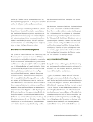 Sicherheitspolitische Jahresvorschau 2016 219
ten hat der Präsident von der Notwendigkeit einer Ver-
fassungsänderung gesprochen. Es bleibt jedoch weiterhin
unklar, ob sich diese letztlich wird umsetzen lassen.
Abseits kurzfristiger Entwicklungen bleibt die Zukunft
des politischen Islam im Wesentlichen unentschieden.
Die geschlagene Moslembruderschaft, noch immer die
größte islamistische Bewegung, wird nicht die Möglich-
keit bekommen, ins politische System zurückzukehren.
weiter radikalisiert und sich die Organisation möglicher-
weise zu einem künftigen Zeitpunkt spaltet.
Eine Wirtschaft in Schwierigkeiten
Die ägyptische Wirtschaft könnte eine Fortsetzung jener
Rezession erleben, unter der sie schon seit 2011 leidet.
Vermutlich wird sich die Devisenknappheit verschärfen,
da die Devisenvorräte wohl weiter zurückgehen werden,
nachdem sie zwischen Jänner 2011 und September 2015
von 35 Milliarden Dollar auf etwa 15 Milliarden Dollar
gesunken sind. Die Hauptfaktoren sind dabei sinkende
Ölpreise, die fortdauernde Krise in Europa, Ägyp-
tens größtem Handelspartner, sowie der Abschwung
im Fremdenverkehr. Nichts davon wird sich vermut-
lich im Jahre 2016 ändern. Niedrigere Ölpreise werden
sich negativ auf die Öleinnahmen, auf die von ägypti-
-
der sowie auf ausländische Investitionen in den Ölsektor
auswirken; dieser macht zwei Drittel der ausländischen
Direktinvestitionen in Ägypten aus. Die Regierung wird
2016 wahrscheinlich an ihrer gegenwärtigen Politik der
festhalten. Dies könnte sich negativ auf die Erholung der
betreffen, die für die Produktion des Industriesektors
sowie für den Dienstleistungssektor benötigt werden.
Die derzeitige wirtschaftliche Stagnation wird vermut-
lich andauern.
Die Regierung könnte sich für höhere Kreditaufnahmen
im Ausland entscheiden, um der beschriebenen Prob-
leme Herr zu werden und insbesondere eine Knappheit
eine Absicherungsvereinbarung mit dem Internationa-
len Währungsfonds abschließen. Hilfe könnte auch von
den Vereinigten Arabischen Emiraten und/oder Saudi-
Arabien kommen, um Ägyptens Devisenreserven auf-
zufüllen. Entscheidend wird dabei allerdings die Ent-
Rolle wird auch die Entwicklung der Ölpreise spielen,
die 2016 vermutlich nicht steigen werden.
Auswirkungen auf Europa
Europa braucht ein stabiles Ägypten. Stabilität benötigt
ein funktionierendes und repräsentatives politisches Sys-
tem sowie eine sich erholende Wirtschaft, die Einkom-
men und Arbeitsplätze schaffen kann.
Ägypten ist im Hinblick auf jede denkbare dauerhafte
Lösung in Libyen ein entscheidender Akteur. Ägypten ist
auch Mitglied der Anti-IS-Koalition und dieses Jahr gegen
die libyschen Ableger der Terrormiliz „Islamischer Staat“
(IS) militärisch vorgegangen. Am Sinai wird auch im Jahre
2016 der Krieg der ägyptischen Regierung gegen den Ter-
ror weitergehen. Der Aufstand wird sich vermutlich auf
den Sinai begrenzen lassen und kaum auf die stärker besie-
entscheidender Bedeutung wird sein, dass die EU Ägyp-
ten im Kampf gegen den Terrorismus im Sinai und in der
westlichen Wüste unterstützt. Ein stärkeres, professio-
 