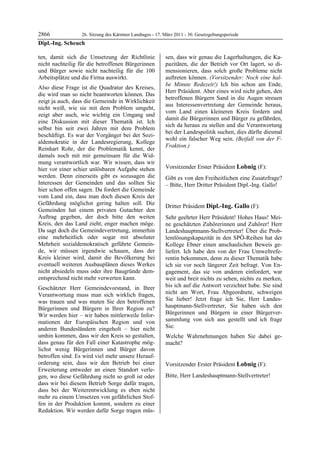 2866             26. Sitzung des Kärntner Landtages - 17. März 2011 - 30. Gesetzgebungsperiode
Dipl.-Ing. Scheuch

ten, damit sich die Umsetzung der Richtlinie               sen, dass wir genau die Lagerhaltungen, die Ka-
nicht nachteilig für die betroffenen Bürgerinnen           pazitäten, die der Betrieb vor Ort lagert, so di-
und Bürger sowie nicht nachteilig für die 100              mensionieren, dass solch große Probleme nicht
Arbeitsplätze und die Firma auswirkt.                      auftreten können. (Vorsitzender: Noch eine hal-
                                                           be Minute Redezeit!) Ich bin schon am Ende,
Also diese Frage ist die Quadratur des Kreises,
                                                           Herr Präsident. Aber eines wird nicht gehen, den
die wird man so nicht beantworten können. Das
                                                           betroffenen Bürgern Sand in die Augen streuen
zeigt ja auch, dass die Gemeinde in Wirklichkeit
                                                           aus Interessenvertretung der Gemeinde heraus,
nicht weiß, wie sie mit dem Problem umgeht,
                                                           vom Land einen kleineren Kreis fordern und
zeigt aber auch, wie wichtig ein Umgang und
                                                           damit die Bürgerinnen und Bürger zu gefährden,
eine Diskussion mit dieser Thematik ist. Ich
                                                           sich da heraus zu stellen und die Verantwortung
selbst bin seit zwei Jahren mit dem Problem
                                                           bei der Landespolitik suchen, dies dürfte diesmal
beschäftigt. Es war der Vorgänger bei der Sozi-
                                                           wohl ein falscher Weg sein. (Beifall von der F-
aldemokratie in der Landesregierung, Kollege
                                                           Fraktion.)
Reinhart Rohr, der die Problematik kennt, der              Dipl.-Ing. Scheuch


damals noch mit mir gemeinsam für die Wid-
mung verantwortlich war. Wir wissen, dass wir
hier vor einer schier unlösbaren Aufgabe stehen            Vorsitzender Erster Präsident Lobnig (F):
                                                           Lobnig
werden. Denn einerseits gibt es sozusagen die              Gibt es von den Freiheitlichen eine Zusatzfrage?
Interessen der Gemeinden und das sollten Sie               – Bitte, Herr Dritter Präsident Dipl.-Ing. Gallo!
                                                           Lobnig
hier schon offen sagen. Da fordert die Gemeinde
vom Land ein, dass man doch diesen Kreis der
Gefährdung möglichst gering halten soll. Die
                                                           Dritter Präsident Dipl.-Ing. Gallo (F):
Gemeinden hat einem privaten Gutachter den                 Dipl.-Ing. Gallo

Auftrag gegeben, der doch bitte den weiten                 Sehr geehrter Herr Präsident! Hohes Haus! Mei-
Kreis, den das Land zieht, enger machen möge.              ne geschätzten Zuhörerinnen und Zuhörer! Herr
Da sagt doch die Gemeindevertretung, immerhin              Landeshauptmann-Stellvertreter! Über die Prob-
eine mehrheitlich oder sogar mit absoluter                 lemlösungskapazität in den SPÖ-Reihen hat der
Mehrheit sozialdemokratisch geführte Gemein-               Kollege Ebner einen anschaulichen Beweis ge-
de, wir müssen irgendwie schauen, dass der                 liefert. Ich habe den von der Frau Umweltrefe-
Kreis kleiner wird, damit die Bevölkerung bei              rentin bekommen, denn zu dieser Thematik habe
eventuell weiteren Ausbauplänen dieses Werkes              ich sie vor noch längerer Zeit befragt. Von En-
nicht absiedeln muss oder ihre Baugründe dem-              gagement, das sie von anderen einfordert, war
entsprechend nicht mehr verwerten kann.                    weit und breit nichts zu sehen, nichts zu merken,
Geschätzter Herr Gemeindevorstand, in Ihrer                bis ich auf die Antwort verzichtet habe. Sie sind
Verantwortung muss man sich wirklich fragen,               nicht am Wort, Frau Abgeordnete, schweigen
was trauen und was muten Sie den betroffenen               Sie lieber! Jetzt frage ich Sie, Herr Landes-
Bürgerinnen und Bürgern in Ihrer Region zu?                hauptmann-Stellvertreter, Sie haben sich den
Wir werden hier – wir haben mittlerweile Infor-            Bürgerinnen und Bürgern in einer Bürgerver-
mationen der Europäischen Region und von                   sammlung von sich aus gestellt und ich frage
anderen Bundesländern eingeholt – hier nicht               Sie:
umhin kommen, dass wir den Kreis so gestalten,             Welche Wahrnehmungen haben Sie dabei ge-
dass genau für den Fall einer Katastrophe mög-             macht?
                                                           Dipl.-Ing. Gallo

lichst wenig Bürgerinnen und Bürger davon
betroffen sind. Es wird viel mehr unsere Herauf-
orderung sein, dass wir den Betrieb bei einer              Vorsitzender Erster Präsident Lobnig (F):
Erweiterung entweder an einen Standort verle-              Lobnig


gen, wo diese Gefährdung nicht so groß ist oder            Bitte, Herr Landeshauptmann-Stellvertreter!
                                                           Lobnig

dass wir bei diesem Betrieb Sorge dafür tragen,
dass bei der Weiterentwicklung es eben nicht
mehr zu einem Umsetzen von gefährlichen Stof-
fen in der Produktion kommt, sondern zu einer
Reduktion. Wir werden dafür Sorge tragen müs-
 