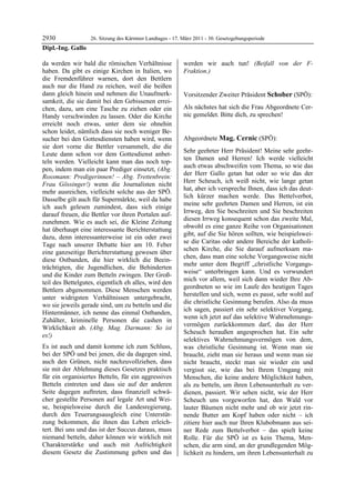 2930             26. Sitzung des Kärntner Landtages - 17. März 2011 - 30. Gesetzgebungsperiode
Dipl.-Ing. Gallo

da werden wir bald die römischen Verhältnisse              werden wir auch tun! (Beifall von der F-
haben. Da gibt es einige Kirchen in Italien, wo            Fraktion.)
                                                           Dipl.-Ing. Gallo

die Fremdenführer warnen, dort den Bettlern
auch nur die Hand zu reichen, weil die beißen
dann gleich hinein und nehmen die Unaufmerk-               Vorsitzender Zweiter Präsident Schober (SPÖ):
samkeit, die sie damit bei den Gebissenen errei-           Schober


chen, dazu, um eine Tasche zu ziehen oder ein              Als nächstes hat sich die Frau Abgeordnete Cer-
Handy verschwinden zu lassen. Oder die Kirche              nic gemeldet. Bitte dich, zu sprechen!
                                                           Schober


erreicht noch etwas, unter dem sie ohnehin
schon leidet, nämlich dass sie noch weniger Be-
sucher bei den Gottesdiensten haben wird, wenn             Abgeordnete Mag. Cernic (SPÖ):
sie dort vorne die Bettler versammelt, die die             Mag. Cernic

                                                           Sehr geehrter Herr Präsident! Meine sehr geehr-
Leute dann schon vor dem Gottesdienst anbet-
                                                           ten Damen und Herren! Ich werde vielleicht
teln werden. Vielleicht kann man das noch top-
                                                           auch etwas abschweifen vom Thema, so wie das
pen, indem man ein paar Prediger einsetzt, (Abg.
                                                           der Herr Gallo getan hat oder so wie das der
Rossmann: Predigerinnen! – Abg. Trettenbrein:
                                                           Herr Scheuch, ich weiß nicht, wie lange getan
Frau Gössinger!) wenn die Journalisten nicht
                                                           hat, aber ich verspreche Ihnen, dass ich das deut-
mehr ausreichen, vielleicht solche aus der SPÖ.
                                                           lich kürzer machen werde. Das Bettelverbot,
Dasselbe gilt auch für Supermärkte, weil da habe
                                                           meine sehr geehrten Damen und Herren, ist ein
ich auch gelesen zumindest, dass sich einige
                                                           Irrweg, den Sie beschreiten und Sie beschreiten
darauf freuen, die Bettler vor ihren Portalen auf-
                                                           diesen Irrweg konsequent schon das zweite Mal,
zunehmen. Wie es auch sei, die Kleine Zeitung
                                                           obwohl es eine ganze Reihe von Organisationen
hat überhaupt eine interessante Berichterstattung
                                                           gibt, auf die Sie hören sollten, wie beispielswei-
dazu, denn interessanterweise ist ein oder zwei
                                                           se die Caritas oder andere Bereiche der katholi-
Tage nach unserer Debatte hier am 10. Feber
                                                           schen Kirche, die Sie darauf aufmerksam ma-
eine ganzseitige Berichterstattung gewesen über
                                                           chen, dass man eine solche Vorgangsweise nicht
diese Ostbanden, die hier wirklich die Beein-
                                                           mehr unter dem Begriff „christliche Vorgangs-
trächtigten, die Jugendlichen, die Behinderten
                                                           weise“ unterbringen kann. Und es verwundert
und die Kinder zum Betteln zwingen. Der Groß-
                                                           mich vor allem, weil sich dann wieder Ihre Ab-
teil des Bettelgutes, eigentlich eh alles, wird den
                                                           geordneten so wie im Laufe des heutigen Tages
Bettlern abgenommen. Diese Menschen werden
                                                           herstellen und sich, wenn es passt, sehr wohl auf
unter widrigsten Verhältnissen untergebracht,
                                                           die christliche Gesinnung berufen. Also da muss
wo sie jeweils gerade sind, um zu betteln und die
                                                           ich sagen, passiert ein sehr selektiver Vorgang,
Hintermänner, ich nenne das einmal Ostbanden,
                                                           wenn ich jetzt auf das selektive Wahrnehmungs-
Zuhälter, kriminelle Personen die cashen in
                                                           vermögen zurückkommen darf, das der Herr
Wirklichkeit ab. (Abg. Mag. Darmann: So ist
                                                           Scheuch heraußen angesprochen hat. Ein sehr
es!)
                                                           selektives Wahrnehmungsvermögen von dem,
Es ist auch und damit komme ich zum Schluss,               was christliche Gesinnung ist. Wenn man sie
bei der SPÖ und bei jenen, die da dagegen sind,            braucht, zieht man sie heraus und wenn man sie
auch den Grünen, nicht nachzuvollziehen, dass              nicht braucht, steckt man sie wieder ein und
sie mit der Ablehnung dieses Gesetzes praktisch            vergisst sie, wie das bei Ihrem Umgang mit
für ein organisiertes Betteln, für ein aggressives         Menschen, die keine andere Möglichkeit haben,
Betteln eintreten und dass sie auf der anderen             als zu betteln, um ihren Lebensunterhalt zu ver-
Seite dagegen auftreten, dass finanziell schwä-            dienen, passiert. Wir sehen nicht, wie der Herr
cher gestellte Personen auf legale Art und Wei-            Scheuch uns vorgeworfen hat, den Wald vor
se, beispielsweise durch die Landesregierung,              lauter Bäumen nicht mehr und ob wir jetzt rin-
durch den Teuerungsausgleich eine Unterstüt-               nende Butter am Kopf haben oder nicht – ich
zung bekommen, die ihnen das Leben erleich-                zitiere hier auch nur Ihren Klubobmann aus sei-
tert. Bei uns und das ist der Succus daraus, muss          ner Rede zum Bettelverbot – das spielt keine
niemand betteln, daher können wir wirklich mit             Rolle. Für die SPÖ ist es kein Thema, Men-
Charakterstärke und auch mit Aufrichtigkeit                schen, die arm sind, an der grundlegenden Mög-
diesem Gesetz die Zustimmung geben und das                 lichkeit zu hindern, um ihren Lebensunterhalt zu
 