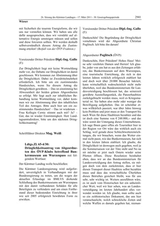 26. Sitzung des Kärntner Landtages - 17. März 2011 - 30. Gesetzgebungsperiode       2941
Wieser

mit Sicherheit die teuerste Energieform, die wir                  Vorsitzender Dritter Präsident Dipl.-Ing. Gallo
uns nur vorstellen können. Wir haben uns alle                     (F):
dafür ausgesprochen, dass wir verstärkt auf al-                   Dipl.-Ing. Gallo


ternative Energie umsteigen müssen und sollen                     Dankeschön! Die Begründung der Dringlichkeit
und diese forcieren sollten. Wir werden deshalb                   vornehmen wird der Abgeordnete Christian
selbstverständlich diesem Antrag die Zustim-                      Poglitsch. Ich bitte ihn darum!
                                                                  Dipl.-Ing. Gallo


mung erteilen! (Beifall von der ÖVP-Fraktion.)
Wieser




                                                                  Abgeordneter Poglitsch (ÖVP):
                                                                  Poglitsch
Vorsitzender Dritter Präsident Dipl.-Ing. Gallo                   Dankeschön, Herr Präsident! Hohes Haus! Mei-
(F):                                                              ne sehr verehrten Damen und Herren! Ich glau-
Dipl.-Ing. Gallo

Zur Dringlichkeit liegt mir keine Wortmeldung                     be, jeder von uns hat es aus den Zeitungen erfah-
mehr vor, die Debatte zur Dringlichkeit ist damit                 ren, das Bunkermuseum auf dem Wurzenpass,
geschlossen. Wir kommen zur Abstimmung über                       eine touristische Einrichtung, die sich in den
die Dringlichkeit. Dabei ist Zweidrittelmehrheit                  letzten Jahren wirklich erfolgreich etabliert hat
erforderlich. Ich bitte um ein zustimmendes                       und doch weit über 20.000 Besucher lukriert,
Handzeichen, wenn Sie diesem Antrag die                           kann wirtschaftlich wahrscheinlich nicht mehr
Dringlichkeit gewähren. – Das ist einstimmig bei                  überleben, weil das Bundesministerium für Lan-
Abwesenheit der beiden grünen Abgeordneten                        desverteidigung beschlossen hat, das seinerzeit
so erfolgt. Mir liegt auch zur inhaltlichen Be-                   gewährte Ausstellungsstück, die Panzerhaubitze
handlung keine Wortmeldung vor, daher kom-                        zurückgebracht werden muss, weil es Kriegsma-
men wir zur Abstimmung über den inhaltlichen                      terial ist. Sie haben also mehr oder weniger die
Teil des Antrages. Bitte auch hier um ein zu-                     Bewilligung aufgehoben. Das ist scheinbar et-
stimmendes Handzeichen! – Das ist wiederum –                      was willkürlich passiert, war über Jahre hinweg
Frau Kollegin Cernic stimmt auch mit? Ja? –                       kein Problem und jetzt muss er den Transport bis
Gut, das ist wieder Einstimmigkeit. Herr Land-                    nach Wien für diese Haubitzen bezahlen und das
tagsamtsdirektor, bitte um den nächsten Dring-                    ist doch eine Summe von € 248.000,-- und das
lichkeitsantrag!                                                  wäre somit der Untergang dieses Unternehmens.
Dipl.-Ing. Gallo
                                                                  Ich sage Ihnen ganz offen als Touristiker hier in
                                                                  der Region vor Ort wäre das wirklich auch ein
Schriftführer Direktor Mag. Weiß:                                 Schlag, weil gerade diese Schlechtwettereinrich-
Mag. Weiß
                                                                  tungen, die wir brauchen, wenn das Wetter ein-
                                                                  mal nicht passt, wie das Bunkermuseum, hat sich
                                                                  in den letzten Jahren etabliert. Ich glaube, die
             Ldtgs.Zl. 65-4/30:                                   Dringlichkeit ist deswegen auch gegeben, weil ja
             Dringlichkeitsantrag von Abgeordne-                  die Sommersaison vor der Türe steht und No na
             ten des ÖVP-Klubs betreffend Bun-                    nit möchte er jetzt nach Ostern wieder seine
             kermuseum am Wurzenpass mit fol-                     Pforten öffnen. Diese Resolution beinhaltet
             gendem Wortlaut:                                     eben, dass wir an das Bundesministerium für
Der Kärntner Landtag wolle beschließen:                           Landesverteidigung den Antrag stellen, sie mö-
                                                                  gen doch von dem zurücktreten, dass er hier
Die Kärntner Landesregierung wird aufgefor-                       diesen Transport dieser Haubitze selbst bezahlen
dert, unverzüglich in Verhandlungen mit der                       muss und dass das wirtschaftliche Überleben
Bundesregierung zu treten, um die wegen der                       dieses Betriebes gesichert bleibt, was für uns
aktuellen Erlasslage im BMLVS drohende                            sehr, sehr wichtig ist. Weiters anzuführen wäre,
Schließung des Bunkermuseums am Wurzenpass                        es ist auch vom Historischen her ein unheimli-
mit den damit verbundenen Schäden für alle                        cher Wert, weil wir hier sehen, was an Landes-
Beteiligten zu verhindern und um einen Fortbe-                    verteidigung im letzten Jahrhundert alles ver-
stand dieser bedeutenden Einrichtung in ihrer                     wendet worden ist. Ich glaube, man sollte auch
wie seit 2005 erfolgreich bewährten Form zu                       so ein zeithistorisches Dokument, das uns hier
erwirken.
Mag. Weiß                                                         veranschaulicht, welch schreckliche Zeiten und
                                                                  welche Waffen es damals gegeben hat, nieman-
 