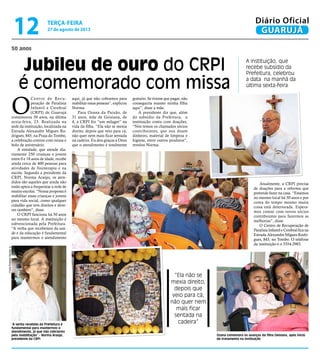 50 anos
Jubileu de ouro do CRPI
é comemorado com missa
A instituição, que
recebe subsídio da
Prefeitura, celebrou
a data na manhã da
última sexta-feira
“Ela não se
mexia direito,
depois que
veio para cá,
não quer nem
mais ficar
sentada na
cadeira”
Ozana comemora os avanços da filha Geisiana, após início
de tratamento na instituição
“A verba recebida da Prefeitura é
fundamental para mantermos o
atendimento, já que não cobramos
pela reabilitação” - Norma Araújo,
presidente da CRPI
O
Centro de Recu-
peração de Paralisia
Infantil e Cerebral
(CRPI) de Guarujá
comemorou 50 anos, na última
sexta-feira, 23. Realizada na
sede da instituição, localizada na
Estrada Alexandre Migues Ro-
drigues, 845, na Praia do Tombo,
a celebração contou com missa e
bolo de aniversário.
A entidade, que atende dia-
riamente 250 crianças e jovens
entre 0 e 18 anos de idade, recebe
ainda cerca de 400 pessoas para
atividades de fisioterapia e na
escola. Segundo a presidente da
CRPI, Norma Araújo, os aten-
didos são aqueles que ainda não
estão aptos a frequentar a rede de
ensino escolar. “Nossa proposta é
reabilitar essas crianças e jovens
para vida social, como qualquer
cidadão que tem direitos e deve-
res também”, disse.
O CRPI funciona há 50 anos
no mesmo local. A instituição é
subvencionada pela Prefeitura.
“A verba que recebemos da saú-
de e da educação é fundamental
para mantermos o atendimento
aqui, já que não cobramos para
reabilitar essas pessoas”, explicou
Norma.
Para Ozana da Paixão, de
31 anos, mãe de Geisiana, de
4, a CRPI fez “um milagre” na
vida da filha. “Ela não se mexia
direito, depois que veio para cá,
não quer nem mais ficar sentada
na cadeira. Eu dou graças a Deus
que o atendimento é totalmente
gratuito. Se tivesse que pagar, não
conseguiria manter minha filha
aqui”, disse a mãe.
A presidente diz que, além
do subsídio da Prefeitura, a
instituição conta com doações.
“Nós temos os chamados sócios
contribuintes, que nos doam
dinheiro, material de limpeza e
higiene, entre outros produtos”,
revelou Norma.
FotosRobertoSanderJr.
Atualmente, a CRPI precisa
de doações para a reforma que
pretende fazer na casa. “Estamos
no mesmo local há 50 anos e por
conta do tempo mesmo muita
coisa está deteriorada. Espera-
mos contar com novos sócios
contribuintes para fazermos as
melhorias”, disse.
O Centro de Recuperação de
Paralisia Infantile Cerebralfica na
Estrada Alexandre Migues Rodri-
gues, 845, no Tombo. O telefone
da instituição é o 3354-2983.
TERÇA-FEIRA
27 de agosto de 2013
12 GUARUJÁ
Diário Oficial
 