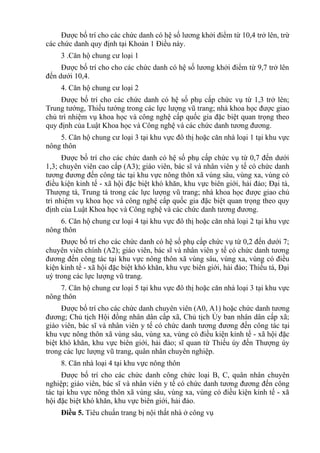 Được bố trí cho các chức danh có hệ số lương khởi điểm từ 10,4 trở lên, trừ
các chức danh quy định tại Khoản 1 Điều này.
3 .Căn hộ chung cư loại 1
Được bố trí cho cho các chức danh có hệ số lương khởi điểm từ 9,7 trở lên
đến dưới 10,4.
4. Căn hộ chung cư loại 2
Được bố trí cho các chức danh có hệ số phụ cấp chức vụ từ 1,3 trở lên;
Trung tướng, Thiếu tướng trong các lực lượng vũ trang; nhà khoa học được giao
chủ trì nhiệm vụ khoa học và công nghệ cấp quốc gia đặc biệt quan trọng theo
quy định của Luật Khoa học và Công nghệ và các chức danh tương đương.
5. Căn hộ chung cư loại 3 tại khu vực đô thị hoặc căn nhà loại 1 tại khu vực
nông thôn
Được bố trí cho các chức danh có hệ số phụ cấp chức vụ từ 0,7 đến dưới
1,3; chuyên viên cao cấp (A3); giáo viên, bác sĩ và nhân viên y tế có chức danh
tương đương đến công tác tại khu vực nông thôn xã vùng sâu, vùng xa, vùng có
điều kiện kinh tế - xã hội đặc biệt khó khăn, khu vực biên giới, hải đảo; Đại tá,
Thượng tá, Trung tá trong các lực lượng vũ trang; nhà khoa học được giao chủ
trì nhiệm vụ khoa học và công nghệ cấp quốc gia đặc biệt quan trọng theo quy
định của Luật Khoa học và Công nghệ và các chức danh tương đương.
6. Căn hộ chung cư loại 4 tại khu vực đô thị hoặc căn nhà loại 2 tại khu vực
nông thôn
Được bố trí cho các chức danh có hệ số phụ cấp chức vụ từ 0,2 đến dưới 7;
chuyên viên chính (A2); giáo viên, bác sĩ và nhân viên y tế có chức danh tương
đương đến công tác tại khu vực nông thôn xã vùng sâu, vùng xa, vùng có điều
kiện kinh tế - xã hội đặc biệt khó khăn, khu vực biên giới, hải đảo; Thiếu tá, Đại
uý trong các lực lượng vũ trang.
7. Căn hộ chung cư loại 5 tại khu vực đô thị hoặc căn nhà loại 3 tại khu vực
nông thôn
Được bố trí cho các chức danh chuyên viên (A0, A1) hoặc chức danh tương
đương; Chủ tịch Hội đồng nhân dân cấp xã, Chủ tịch Ủy ban nhân dân cấp xã;
giáo viên, bác sĩ và nhân viên y tế có chức danh tương đương đến công tác tại
khu vực nông thôn xã vùng sâu, vùng xa, vùng có điều kiện kinh tế - xã hội đặc
biệt khó khăn, khu vực biên giới, hải đảo; sĩ quan từ Thiếu úy đến Thượng úy
trong các lực lượng vũ trang, quân nhân chuyên nghiệp.
8. Căn nhà loại 4 tại khu vực nông thôn
Được bố trí cho các chức danh công chức loại B, C, quân nhân chuyên
nghiệp; giáo viên, bác sĩ và nhân viên y tế có chức danh tương đương đến công
tác tại khu vực nông thôn xã vùng sâu, vùng xa, vùng có điều kiện kinh tế - xã
hội đặc biệt khó khăn, khu vực biên giới, hải đảo.
Điều 5. Tiêu chuẩn trang bị nội thất nhà ở công vụ
 
