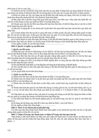 phận quản lý dự án cung cấp)..................
b) Thiết kế căn hộ và thiết kế công trình tuân thủ các quy định về pháp luật xây dựng (thiết kế căn hộ và
quy hoạch xây dựng sẽ không bị thay đổi trừ trường hợp có yêu cầu của cơ quan nhà nước có thẩm quyền);
c) Kiểm tra, giám sát việc xây dựng căn hộ để đảm bảo chất lượng xây dựng, kiến trúc kỹ thuật và mỹ
thuật theo đúng tiêu chuẩn thiết kế, tiêu chuẩn kỹ thuật hiện hành.
d) Bảo quản nhà ở đã bán trong thời gian chưa giao nhà ở cho Bên mua. Thực hiện bảo hành đối với
căn hộ và nhà chung cư theo quy định tại Điều 9 của hợp đồng này;
đ) Chuyển giao căn hộ cho Bên mua đúng thời hạn kèm theo bản vẽ thiết kế tầng nhà có căn hộ và thiết
kế kỹ thuật liên quan đến căn hộ.
e) Nộp tiền sử dụng đất và các khoản phí, lệ phí khác liên quan đến mua bán căn hộ theo quy định của
pháp luật;
g) Có trách nhiệm làm thủ tục để cơ quan nhà nước có thẩm quyền cấp giấy chứng nhận quyền sở hữu
đối với căn hộ cho Bên mua và bàn giao cho Bên mua các giấy tờ có liên quan đến căn hộ (trừ trường hợp
Bên mua tự nguyện làm thủ tục đề nghị cấp giấy chứng nhận);
h) Có trách nhiệm tổ chức Hội nghị nhà chung cư lần đầu để thành lập Ban quản trị nhà chung cư nơi có
căn hộ bán; thực hiện các nhiệm vụ của Ban quản trị khi nhà chung cư chưa thành lập được Ban quản trị;
i) Các nghĩa vụ khác do các bên thỏa thuận:.......................................
Điều 5. Quyền và nghĩa vụ của Bên mua
1. Quyền của Bên mua:
a) Nhận bàn giao căn hộ có chất lượng với các thiết bị, vật liệu nêu tại bảng danh mục vật liệu xây dựng
mà các bên đã thỏa thuận và bản vẽ hồ sơ theo đúng thời hạn nêu tại Điều 8 của hợp đồng này.
b) Yêu cầu Bên bán làm thủ tục đề nghị cấp giấy chứng nhận quyền sở hữu đối với căn hộ theo quy
định của pháp luật (trừ trường hợp Bên mua tự nguyện thực hiện thủ tục này);
c) Được sử dụng các dịch vụ hạ tầng do doanh nghiệp dịch vụ cung cấp trực tiếp hoặc thông qua Bên
bán sau khi nhận bàn giao căn hộ;
d) Yêu cầu Bên bán hoàn thiện cơ sở hạ tầng theo nội dung dự án nhà chung cư đã phê duyệt;
đ) Yêu cầu Bên bán tổ chức Hội nghị nhà chung cư lần đầu để thành lập Ban quản trị nhà chung cư nơi
có căn hộ mua bán;
e) Các quyền khác do hai bên thỏa thuận:..................................................................................................
2. Nghĩa vụ của Bên mua:
a) Thanh toán tiền mua căn hộ theo thỏa thuận tại Điều 2 của hợp đồng này;
b) Thanh toán các khoản thuế và lệ phí theo quy định của pháp luật bên mua phải nộp như thỏa thuận
nêu tại Điều 6 của hợp đồng này;
c) Thanh toán các khoản chi phí dịch vụ như: điện, nước, truyền hình cáp, truyền hình vệ tinh, thông tin
liên lạc...
d) Thanh toán kinh phí quản lý vận hành nhà chung cư (trông giữ tài sản, vệ sinh môi trường, bảo vệ, an
ninh...) và các chi phí khác theo thỏa thuận quy định tại các khoản 4, 5 và khoản 6 Điều 11 của hợp đồng
này;
đ) Chấp hành các quy định tại Quy chế quản lý sử dụng nhà chung cư do Bộ Xây dựng ban hành và Bản
nội quy quản lý sử dụng nhà chung cư đính kèm theo hợp đồng này;
e) Tạo điều kiện thuận lợi cho doanh nghiệp quản lý vận hành trong việc bảo trì, quản lý vận hành nhà
chung cư;
g) Sử dụng căn hộ đúng mục đích để ở theo quy định tại Điều 1 của Luật Nhà ở;
h) Các nghĩa vụ khác theo thỏa thuận................................
Điều 6. Thuế và các khoản phí, lệ phí phải nộp
Các bên mua bán thỏa thuận trách nhiệm thực hiện nghĩa vụ tài chính khi mua bán căn hộ và cấp giấy
chứng nhận quyền sở hữu đối với căn hộ.
Điều 7. Chậm trễ trong việc thanh toán và chậm trễ trong việc bàn giao căn hộ
Thỏa thuận cụ thể trách nhiệm của Bên mua nếu chậm trễ thanh toán và trách nhiệm của Bên bán nếu
chậm trễ bàn giao căn hộ (chấm dứt hợp đồng; phạt; tính lãi, mức lãi suất; phương thức thực hiện khi vi
phạm....).

136

 