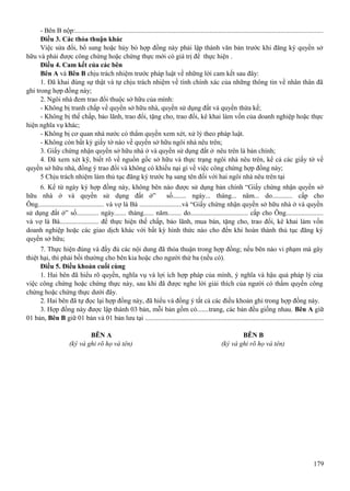 - Bên B nộp:...............................................................................................................................................
Điều 3. Các thỏa thuận khác
Việc sửa đổi, bổ sung hoặc hủy bỏ hợp đồng này phải lập thành văn bản trước khi đăng ký quyền sở
hữu và phải được công chứng hoặc chứng thực mới có giá trị để thực hiện .
Điều 4. Cam kết của các bên
Bên A và Bên B chịu trách nhiệm trước pháp luật về những lời cam kết sau đây:
1. Đã khai đúng sự thật và tự chịu trách nhiệm về tính chính xác của những thông tin về nhân thân đã
ghi trong hợp đồng này;
2. Ngôi nhà đem trao đổi thuộc sở hữu của mình:
- Không bị tranh chấp về quyền sở hữu nhà, quyền sử dụng đất và quyền thừa kế;
- Không bị thế chấp, bảo lãnh, trao đổi, tặng cho, trao đổi, kê khai làm vốn của doanh nghiệp hoặc thực
hiện nghĩa vụ khác;
- Không bị cơ quan nhà nước có thẩm quyền xem xét, xử lý theo pháp luật.
- Không còn bất kỳ giấy tờ nào về quyền sở hữu ngôi nhà nêu trên;
3. Giấy chứng nhận quyền sở hữu nhà ở và quyền sử dụng đất ở nêu trên là bản chính;
4. Đã xem xét kỹ, biết rõ về nguồn gốc sở hữu và thực trạng ngôi nhà nêu trên, kể cả các giấy tờ về
quyền sở hữu nhà, đồng ý trao đổi và không có khiếu nại gì về việc công chứng hợp đồng này;
5 Chịu trách nhiệm làm thủ tục đăng ký trước bạ sang tên đối với hai ngôi nhà nêu trên tại
6. Kể từ ngày ký hợp đồng này, không bên nào được sử dụng bản chính “Giấy chứng nhận quyền sở
hữu nhà ở và quyền sử dụng đất ở”
số........ ngày... tháng... năm... do............ cấp cho
Ông....................................... và vợ là Bà .........................và “Giấy chứng nhận quyền sở hữu nhà ở và quyền
sử dụng đất ở” số............. ngày....... tháng...... năm........ do.................................. cấp cho Ông......................
và vợ là Bà....................... để thực hiện thế chấp, bảo lãnh, mua bán, tặng cho, trao đổi, kê khai làm vốn
doanh nghiệp hoặc các giao dịch khác với bất kỳ hình thức nào cho đến khi hoàn thành thủ tục đăng ký
quyền sở hữu;
7. Thực hiện đúng và đầy đủ các nội dung đã thỏa thuận trong hợp đồng; nếu bên nào vi phạm mà gây
thiệt hại, thì phải bồi thường cho bên kia hoặc cho người thứ ba (nếu có).
Điều 5. Điều khoản cuối cùng
1. Hai bên đã hiểu rõ quyền, nghĩa vụ và lợi ích hợp pháp của mình, ý nghĩa và hậu quả pháp lý của
việc công chứng hoặc chứng thực này, sau khi đã được nghe lời giải thích của người có thẩm quyền công
chứng hoặc chứng thực dưới đây.
2. Hai bên đã tự đọc lại hợp đồng này, đã hiểu và đồng ý tất cả các điều khoản ghi trong hợp đồng này.
3. Hợp đồng này được lập thành 03 bản, mỗi bản gồm có.......trang, các bản đều giống nhau. Bên A giữ
01 bản, Bên B giữ 01 bản và 01 bản lưu tại .......................................................................................................
BÊN A
(ký và ghi rõ họ và tên)

BÊN B
(ký và ghi rõ họ và tên)

179

 