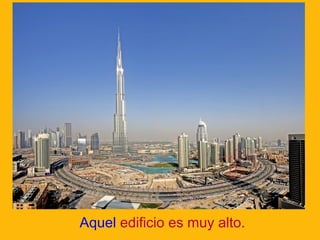 Aquel edificio es muy alto.

 